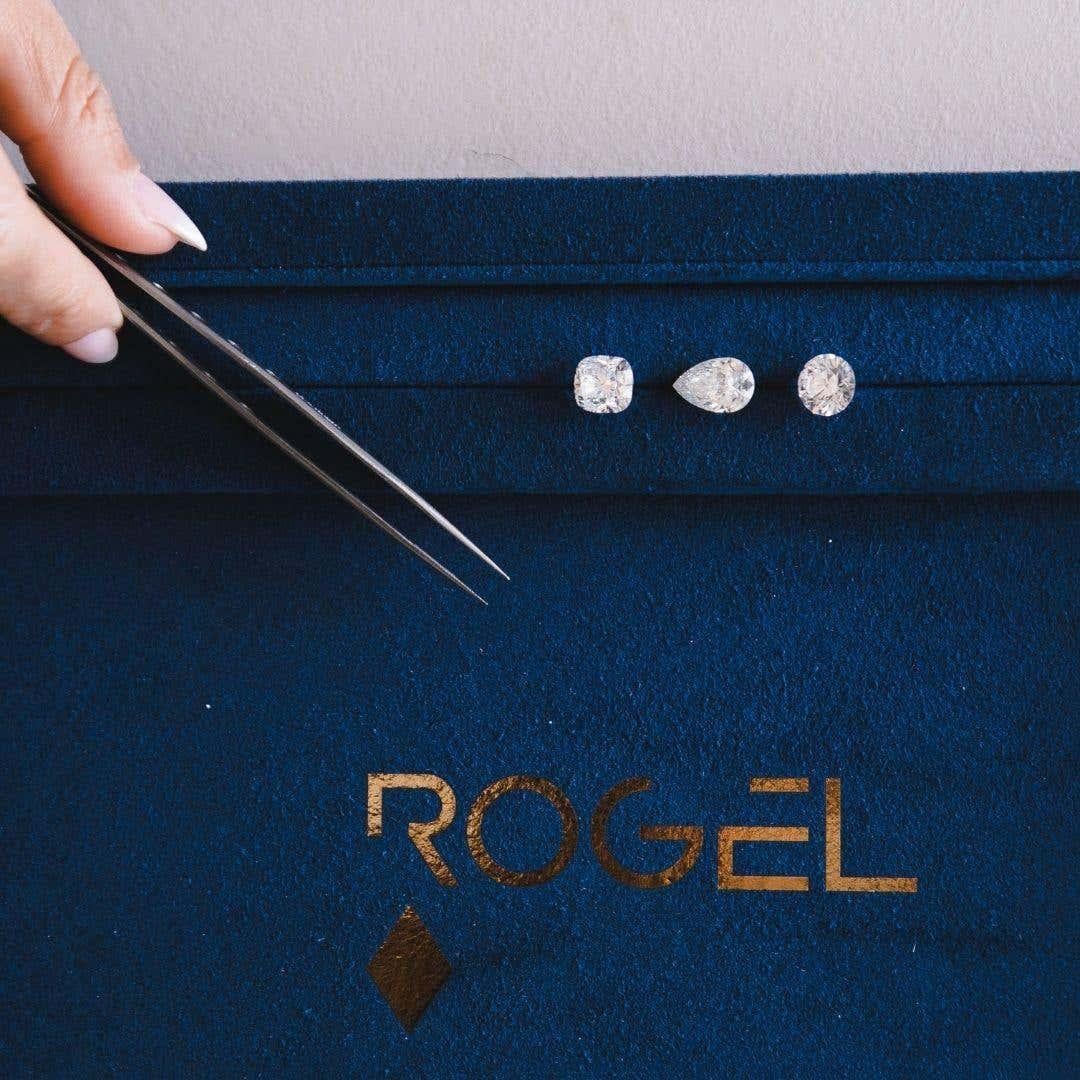 En vente :  Shlomit Rogel Bague rectangulaire en or jaune 14 carats avec diamants pavés et émail rose 10