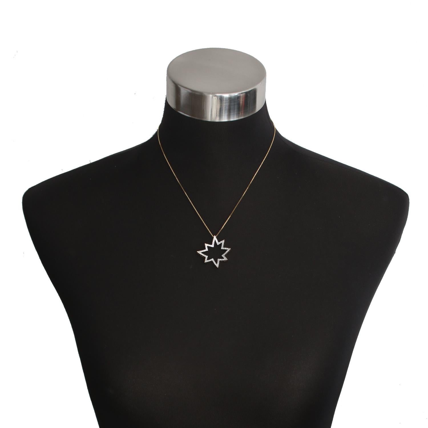 14K Gelbgold Pave Diamond Star Halskette - Pave Stern in 14K gesetzt  Gelbgold Gewicht ca. .42 cts. Sterngröße 1,5 Zoll. Gesamtlänge der Kette 18 Zoll. Pre-owned mit benutzerdefinierten Box.