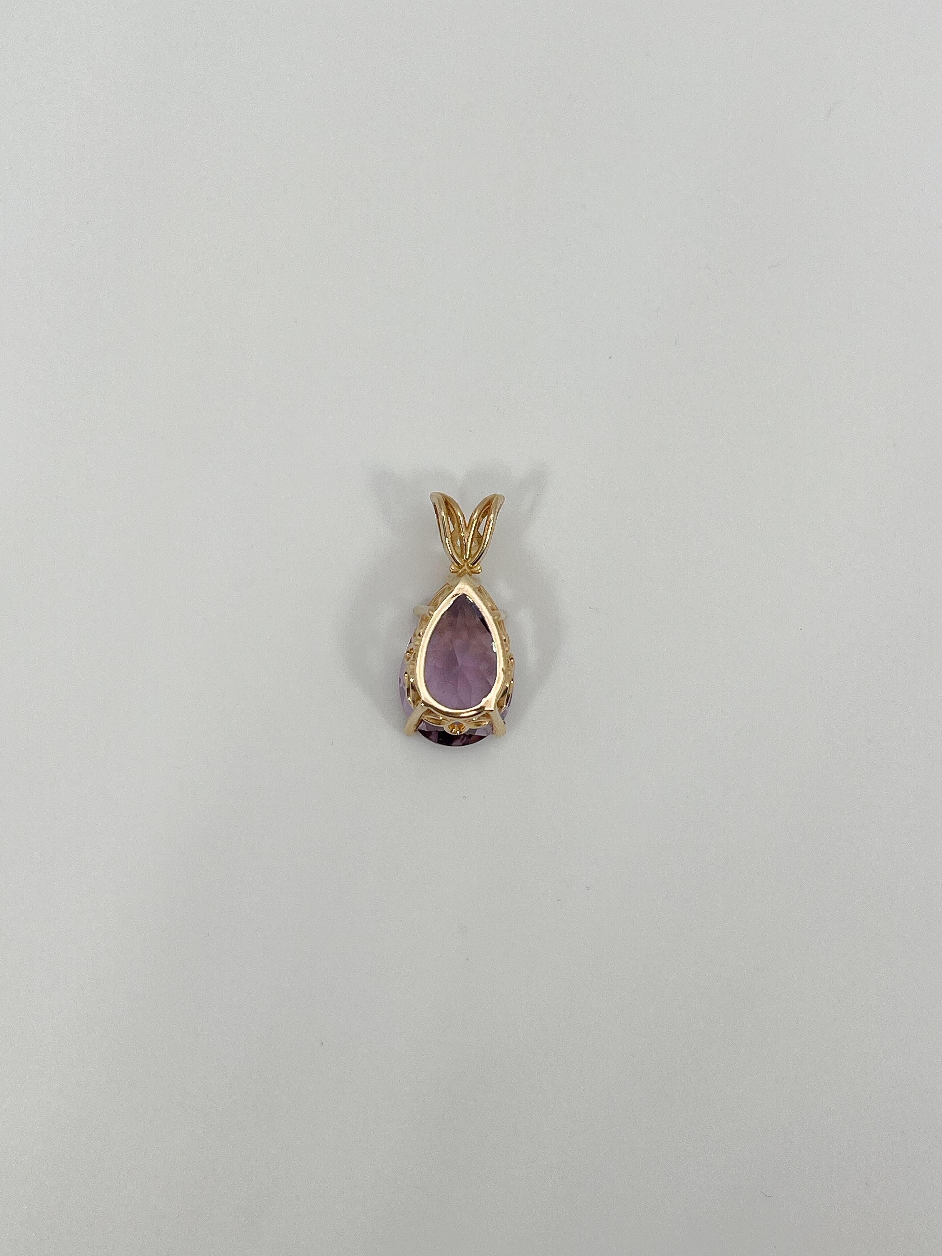 14K Yellow Gold Pear Amethyst Pendant  In Excellent Condition For Sale In Stuart, FL