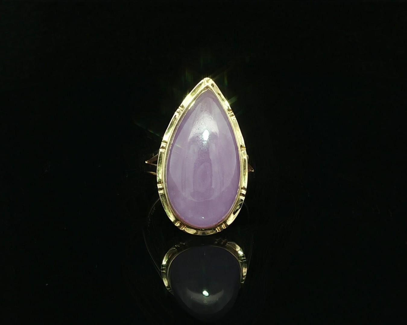 Bague Halo en or jaune 14k Jade Lavande en forme de poire avec cabochon Bambou travaillé en or Excellent état - En vente à Montclair, NJ