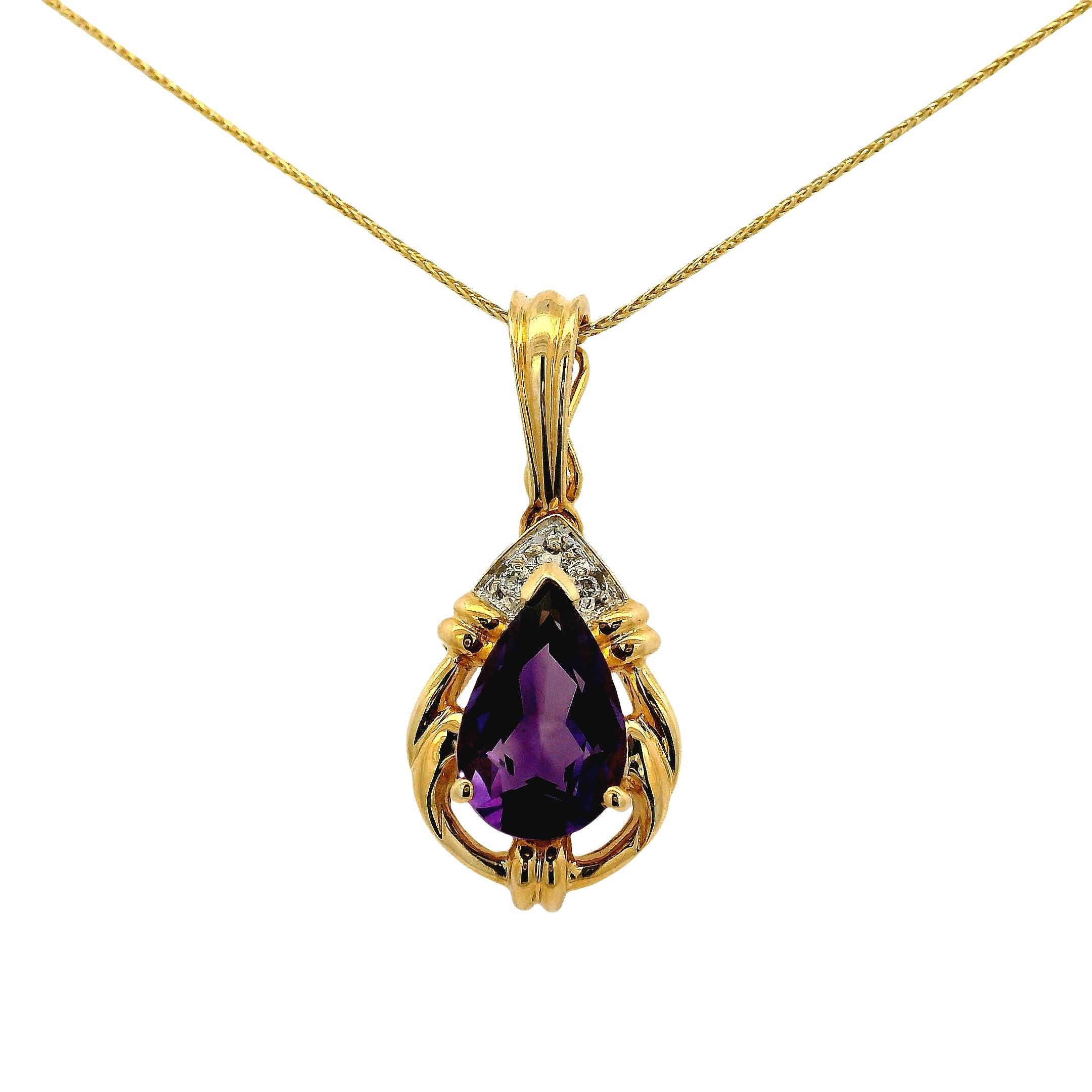 14k Yellow Gold Pear Shape Amethyst Pendant Necklace with Round Diamonds en Excelente estado para la venta en Boca Raton, FL