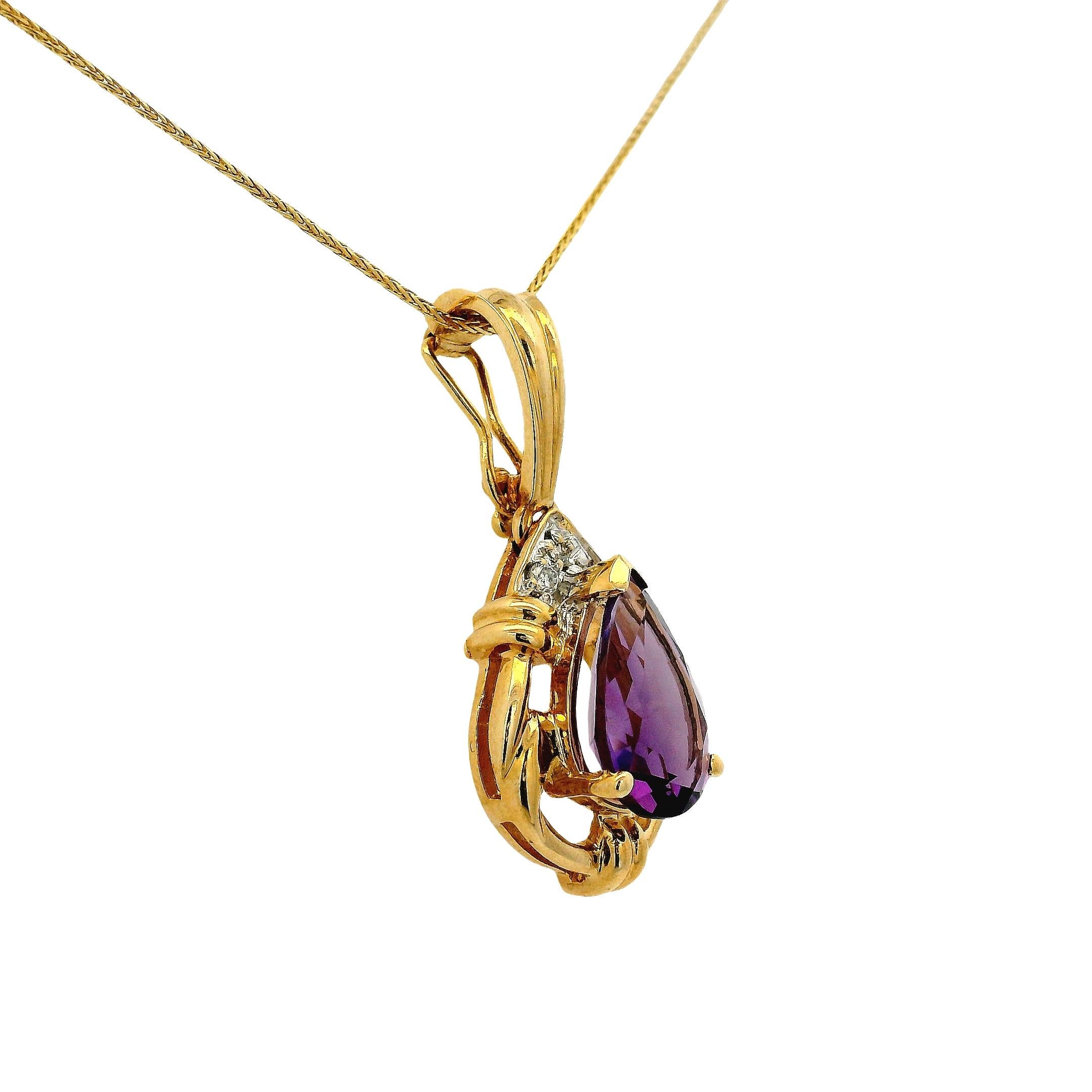 De las mujeres 14k Yellow Gold Pear Shape Amethyst Pendant Necklace with Round Diamonds en venta