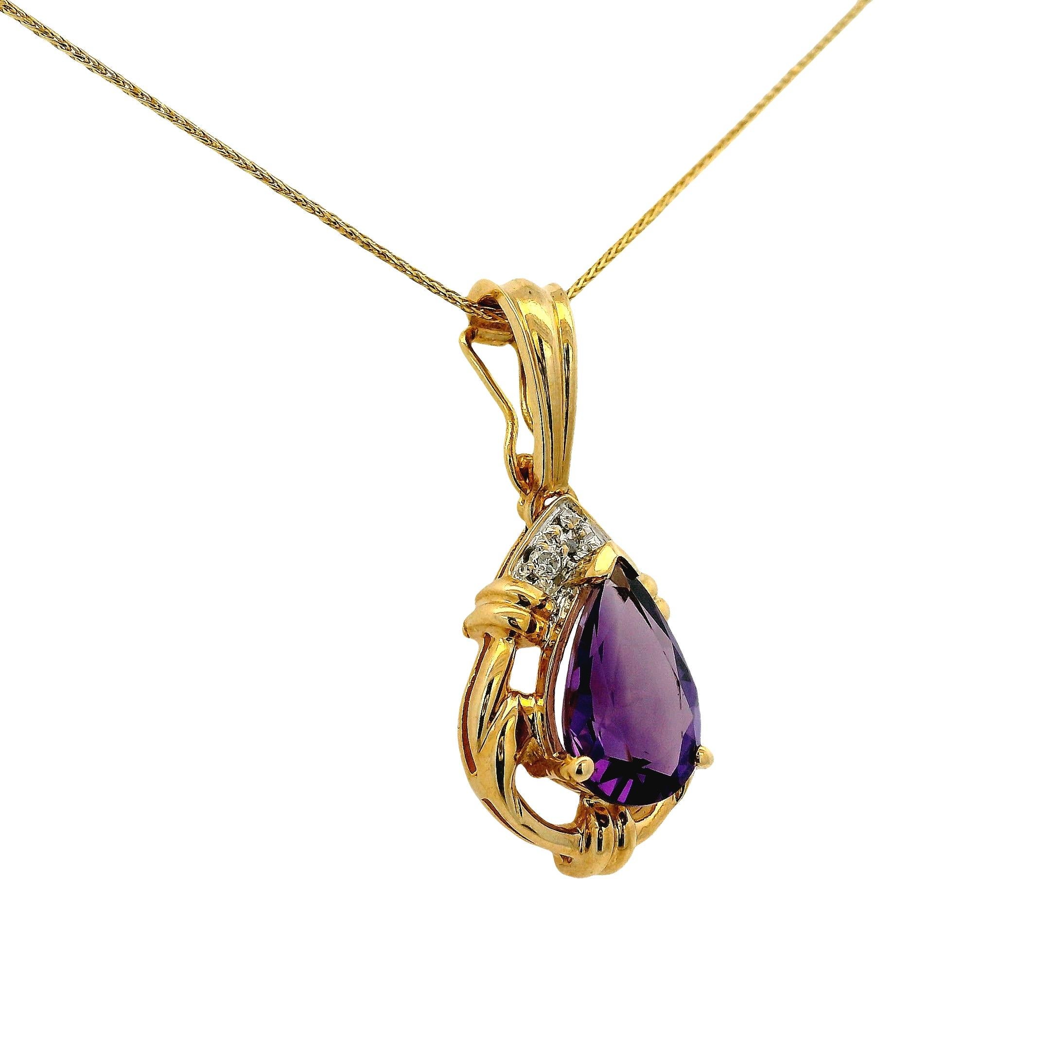 14k Yellow Gold Pear Shape Amethyst Pendant Necklace with Round Diamonds en venta 1