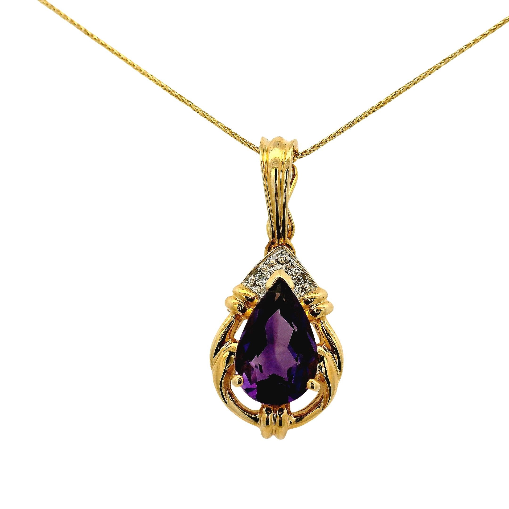 14k Yellow Gold Pear Shape Amethyst Pendant Necklace with Round Diamonds en venta 2