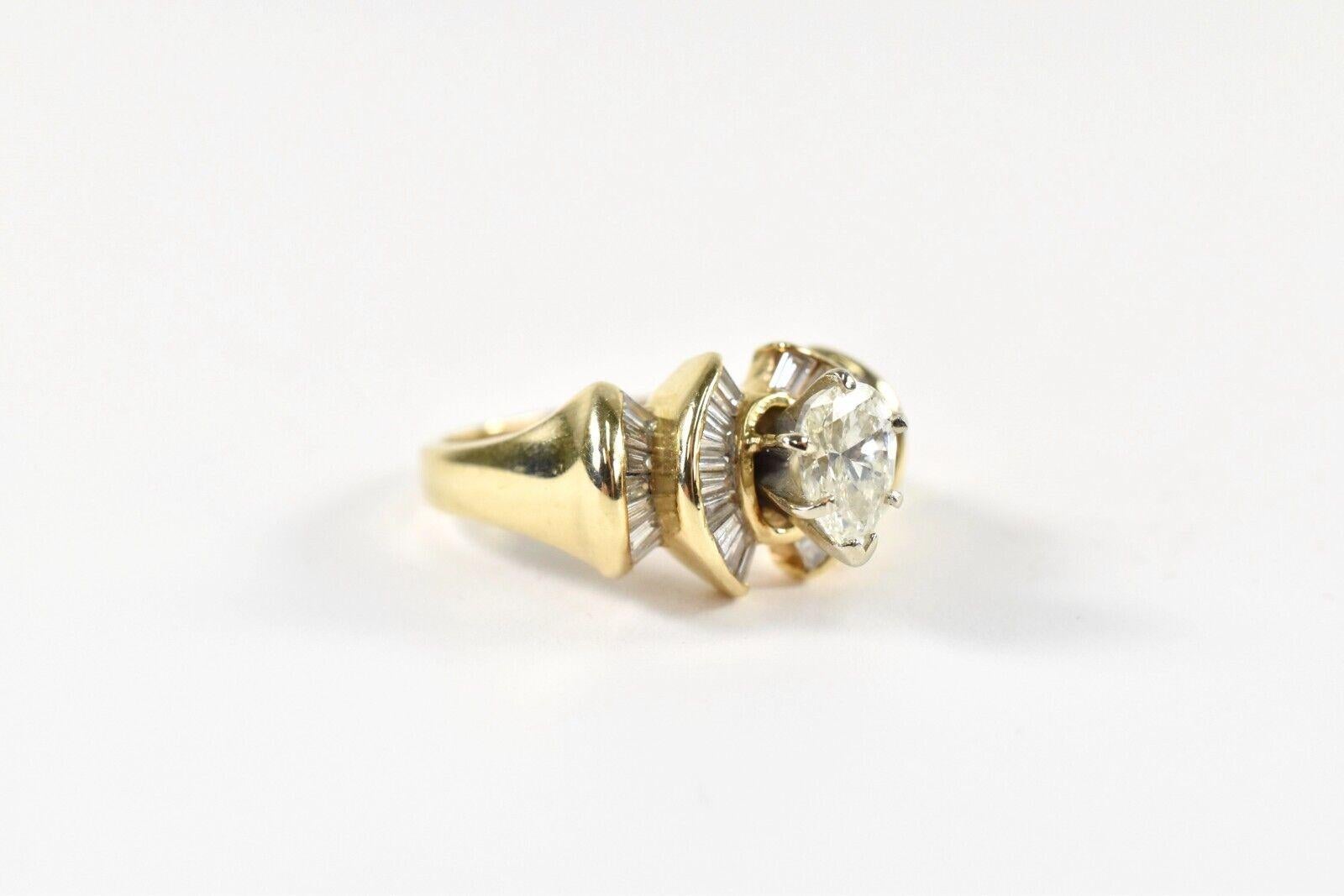 14k Yellow Gold Pear Shaped Diamond Engagement Ring w/ Baguettes, Size 7.0g For Sale 2