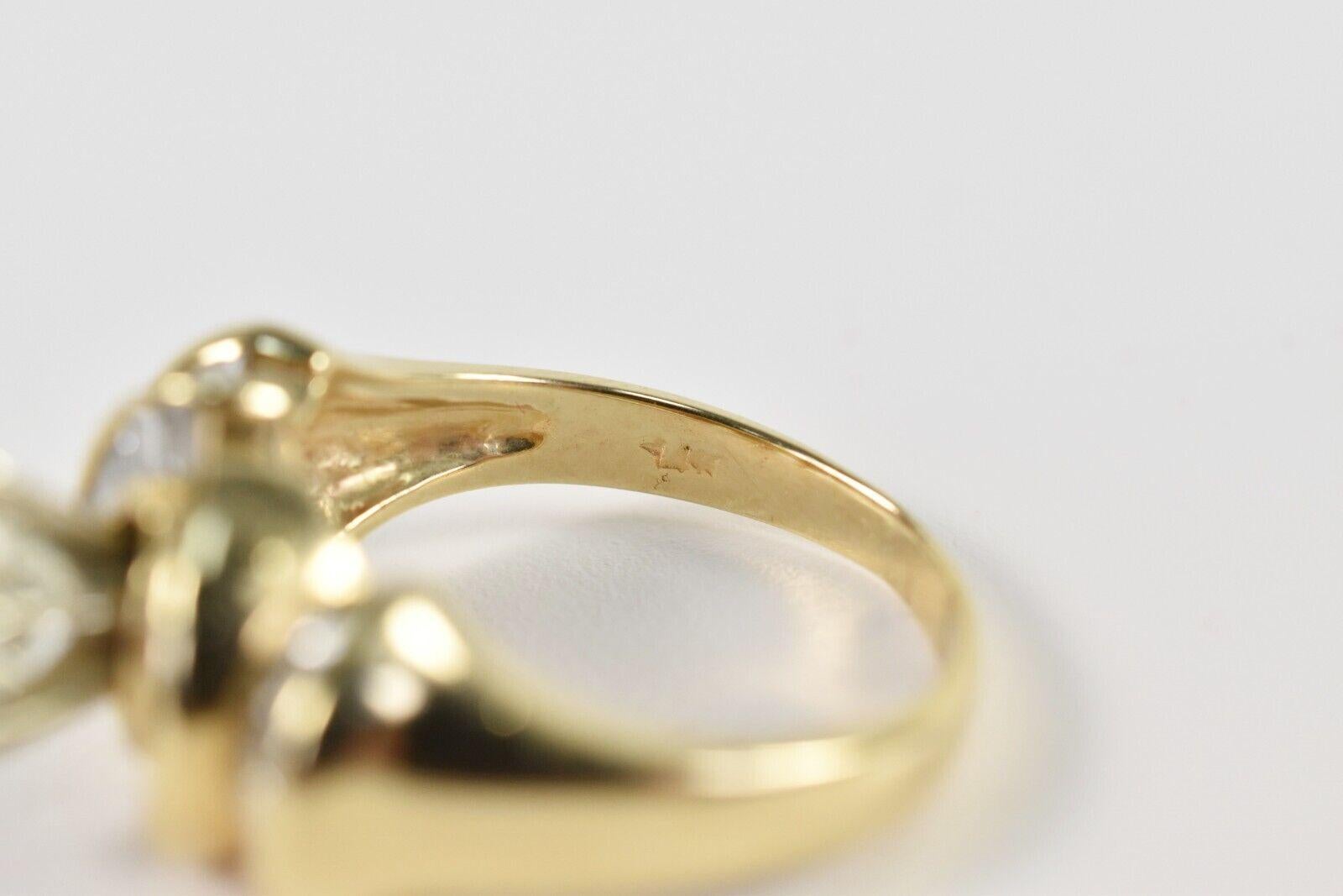 14k Yellow Gold Pear Shaped Diamond Engagement Ring w/ Baguettes, Size 7.0g For Sale 4