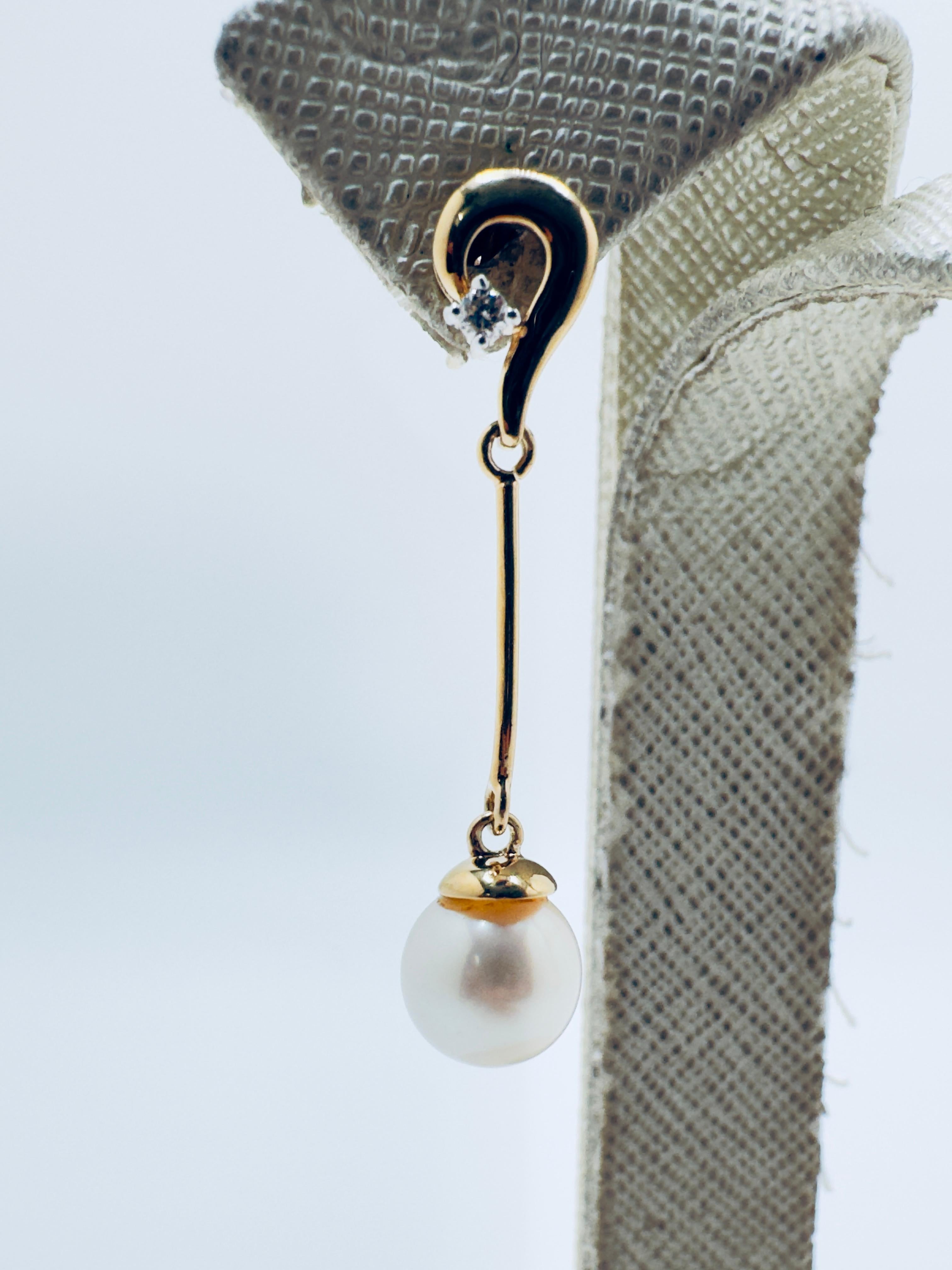 14K Yellow Gold Pearl and Diamond Dangle Earrings en vente 4