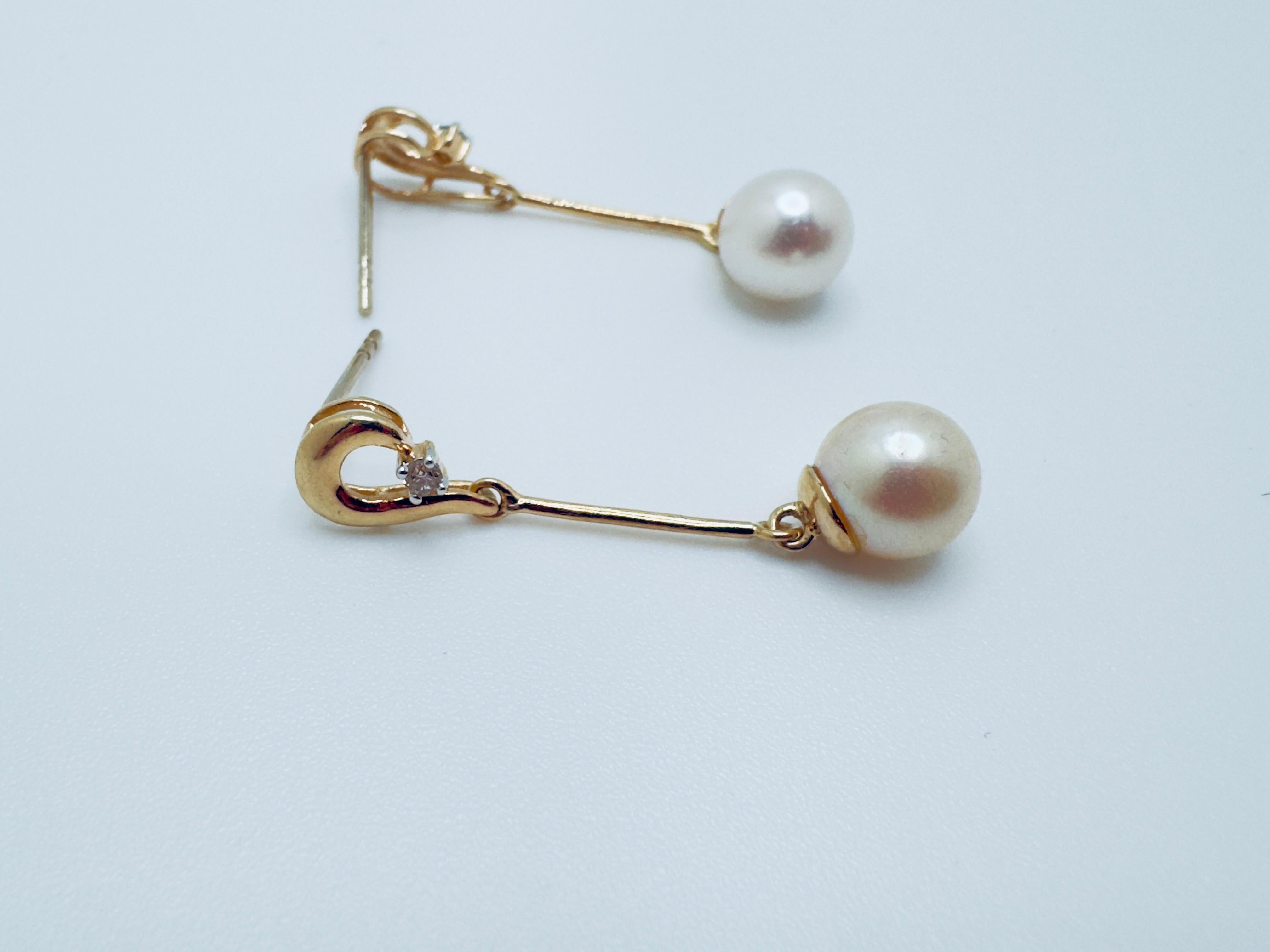 14K Yellow Gold Pearl and Diamond Dangle Earrings Bon état - En vente à Palm Desert, CA