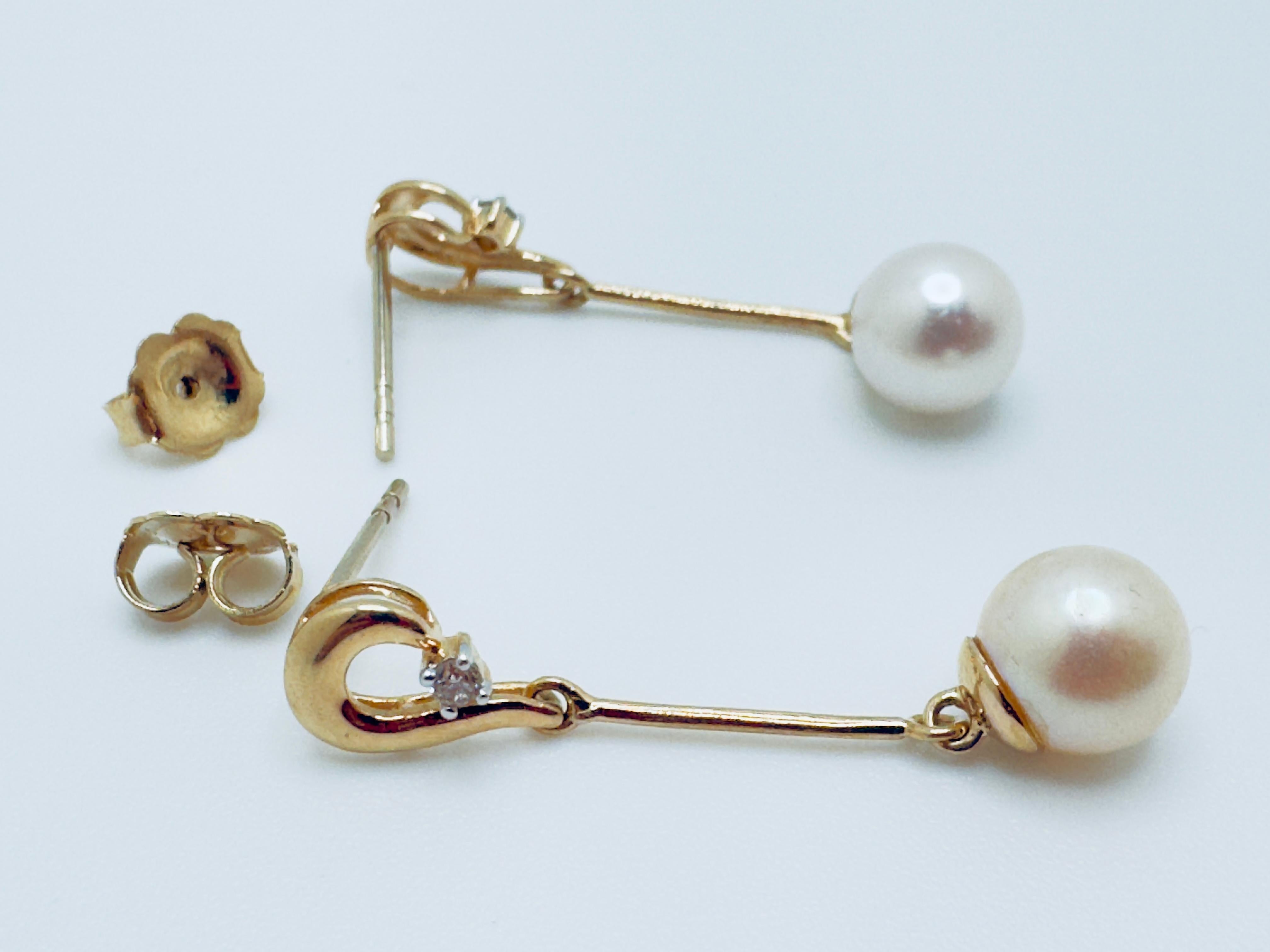 14K Yellow Gold Pearl and Diamond Dangle Earrings en vente 1