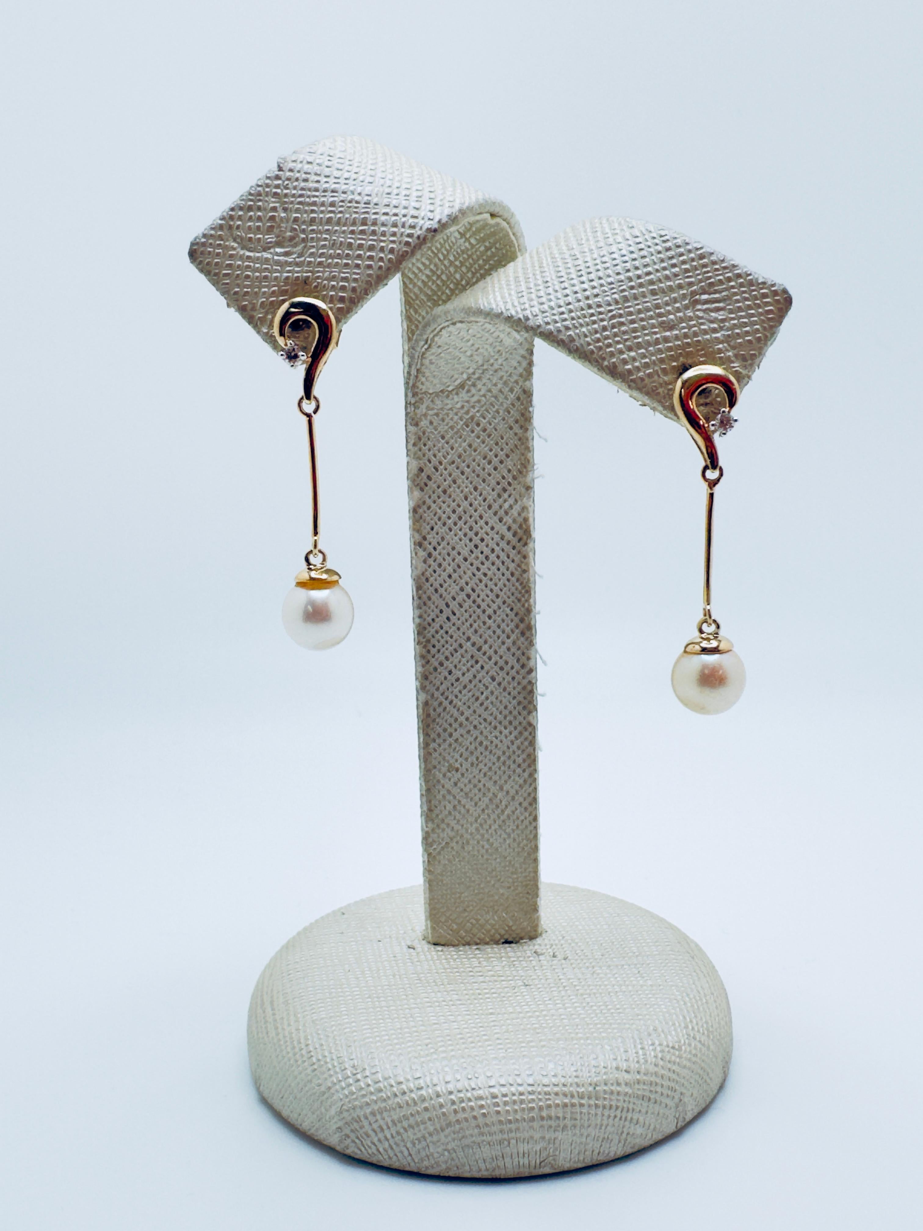 14K Yellow Gold Pearl and Diamond Dangle Earrings en vente 2
