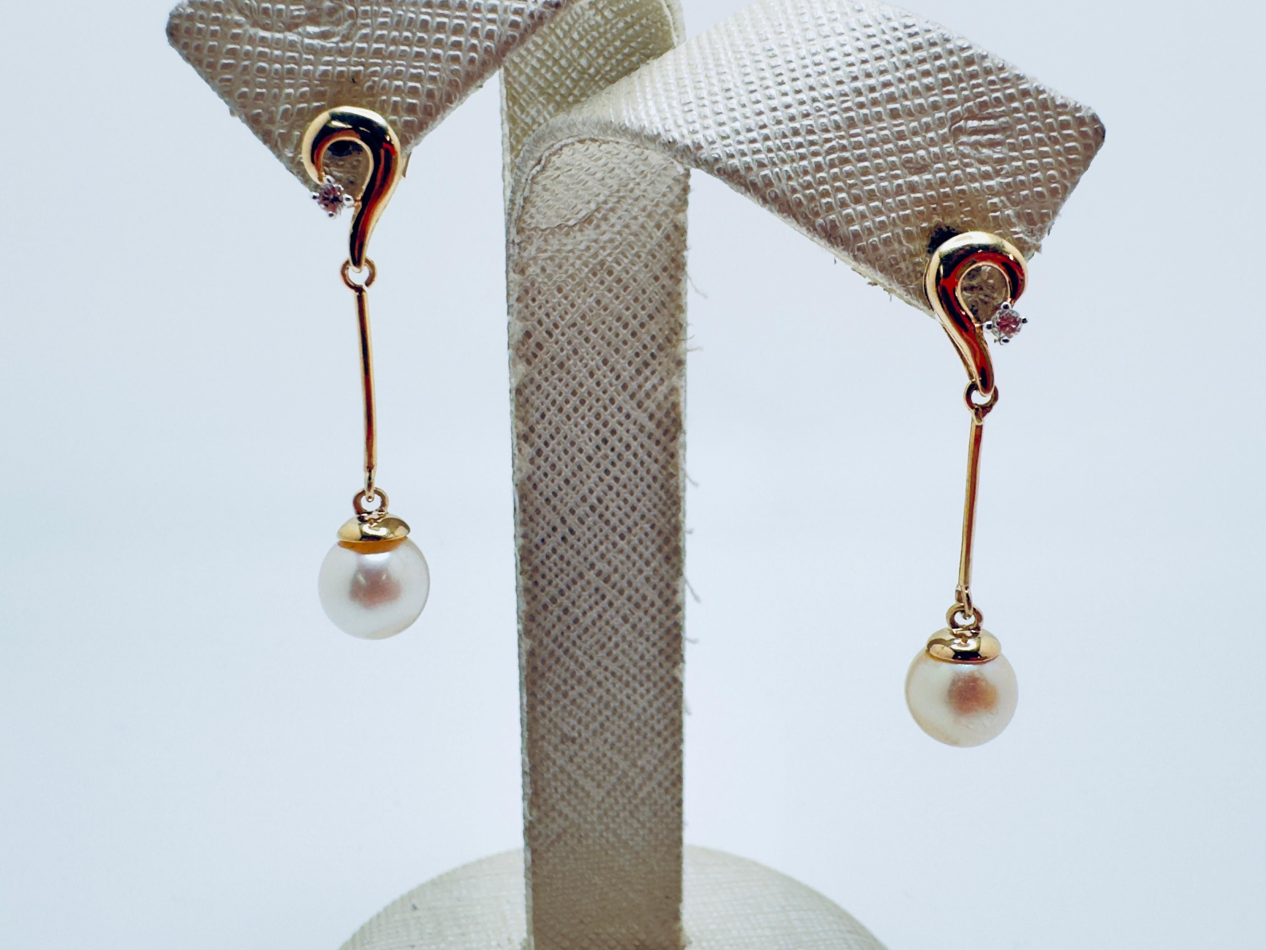 14K Yellow Gold Pearl and Diamond Dangle Earrings en vente 3