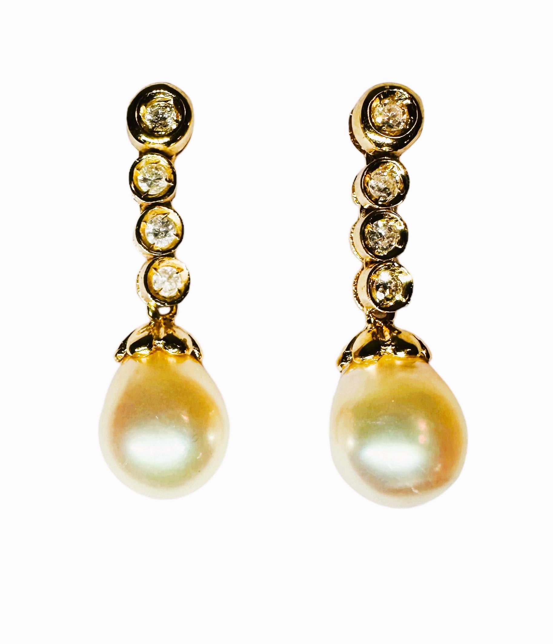 Boucles d'oreilles pendantes en or jaune 14k avec perles et diamants Excellent état à Eagan, MN