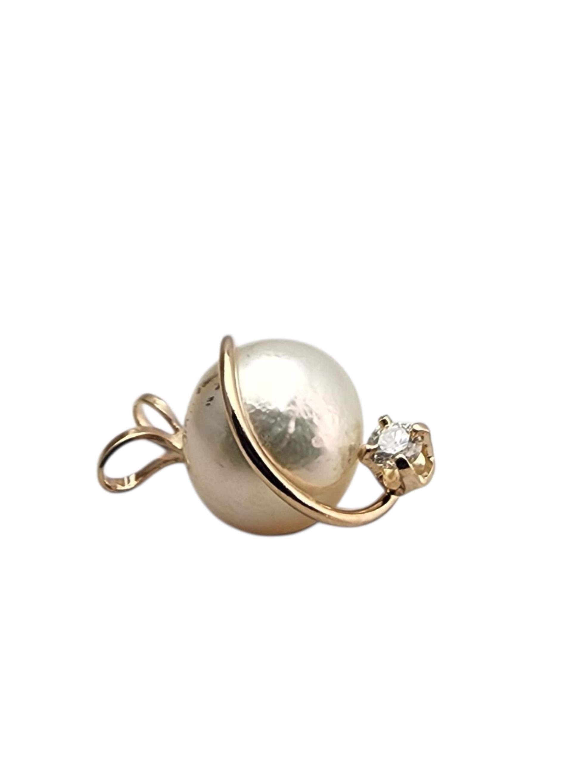 Pendentif en or jaune 14K avec perles et diamants #22881 Pour femmes en vente