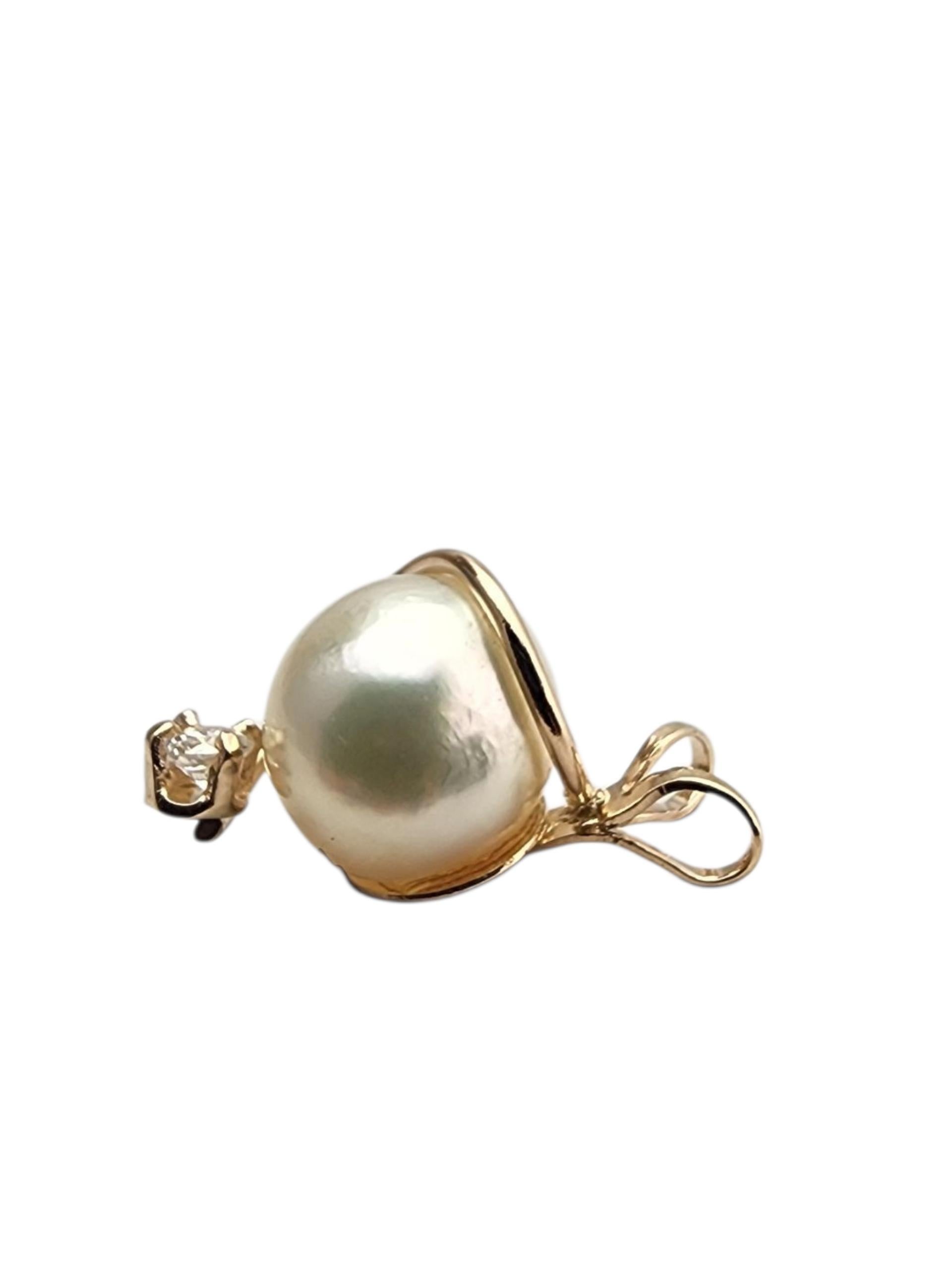 Pendentif en or jaune 14K avec perles et diamants #22881 en vente 2