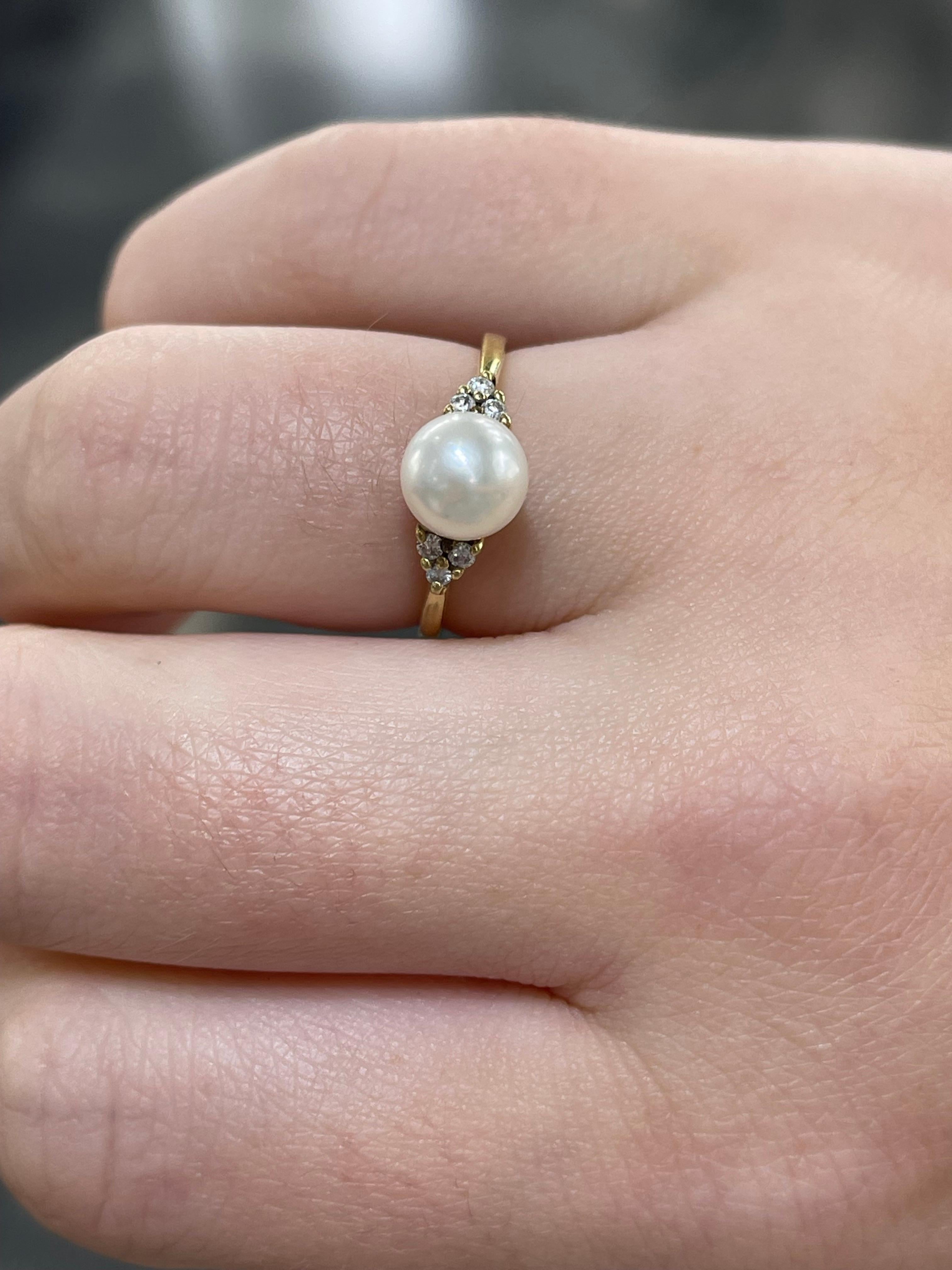 14K Yellow Gold Pearl and Diamond Ring  In Excellent Condition For Sale In Stuart, FL