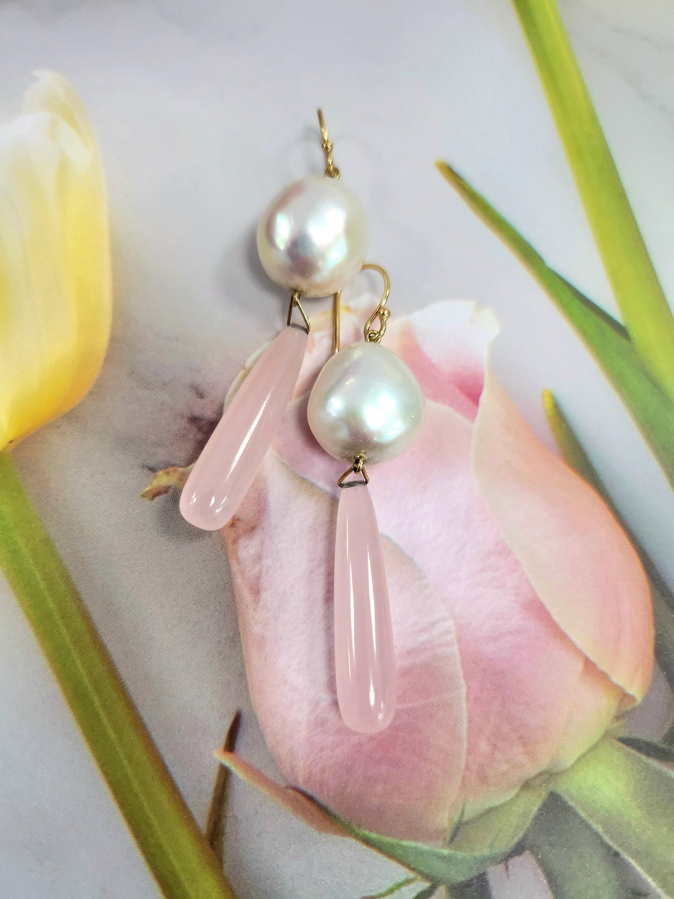 Taglio rotondo Orecchini a goccia in oro giallo 14K con perle e quarzo rosa in vendita