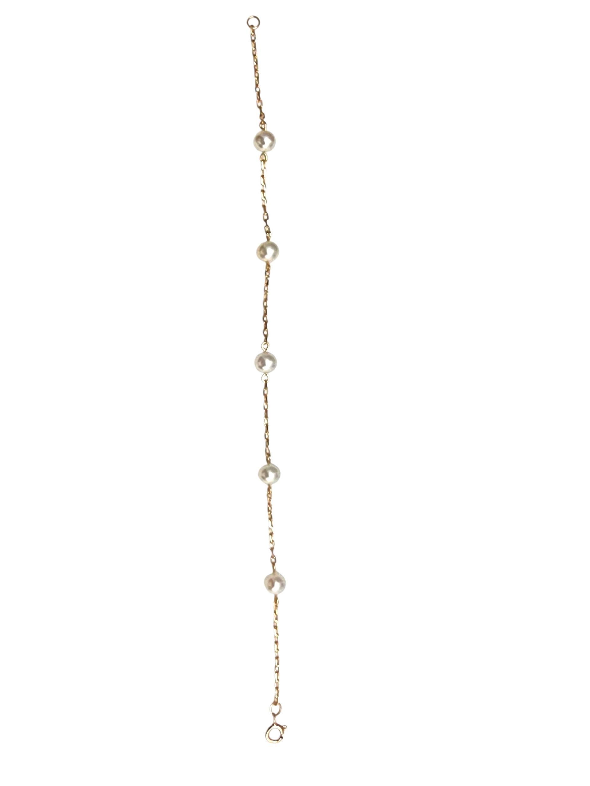 14K Yellow Gold Pearl Bracelet-

Simple and stylish, this 14K yellow gold bead bracelet features polished gold and pearls strung together for a classic look that adds a touch of elegance to any outfit.

Size: 7 in in length
Size of Pearls: 5 mm