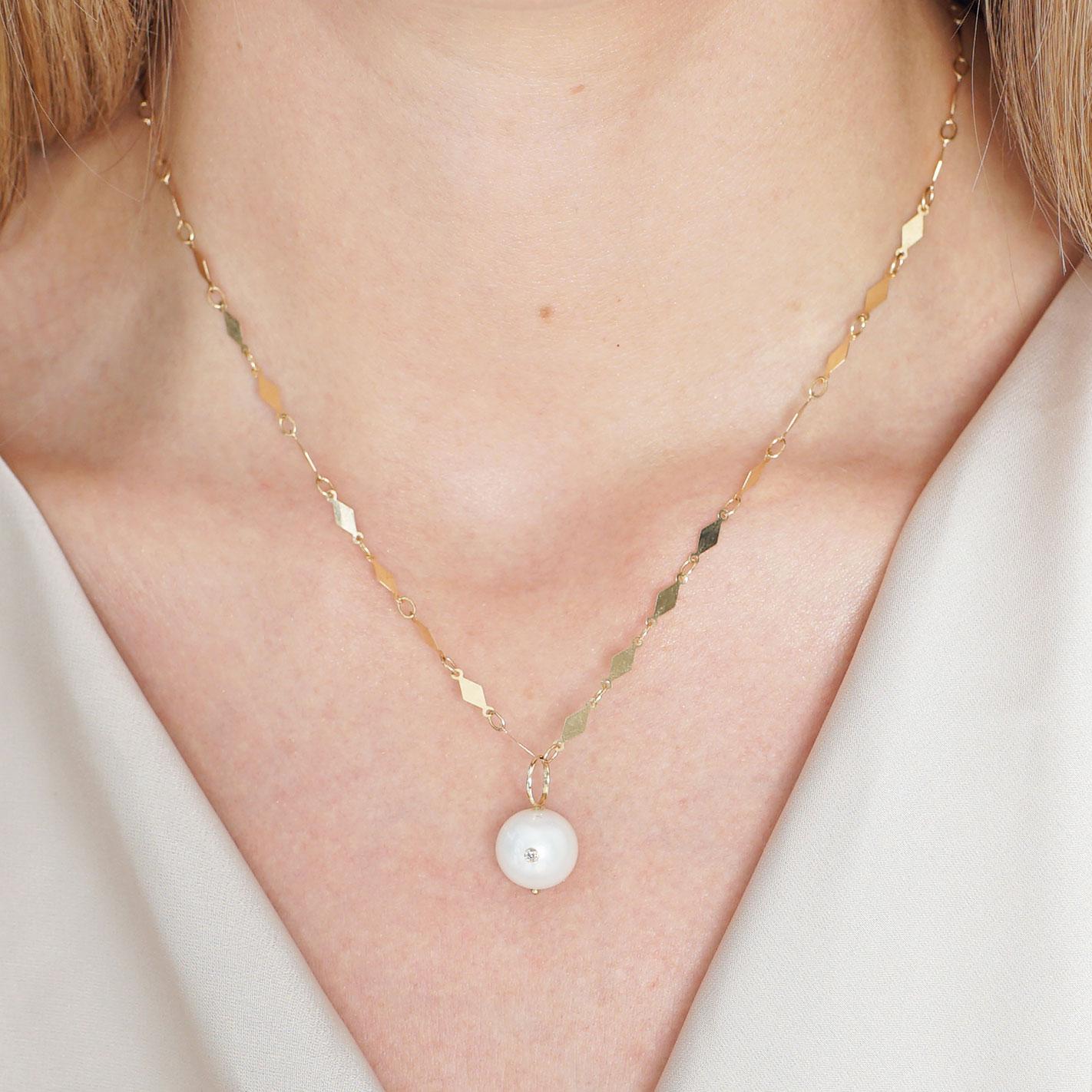 Our pearl and diamond necklace is the perfect compliment to any look. 

14K Yellow Gold
1 Round Pearl
1 Round Brilliant White Diamond at approximately 0.01 carats
Pearl Measures: 12 millimeters
Chain Length: 18 inches
Rectangle Lobster Clasp

Please