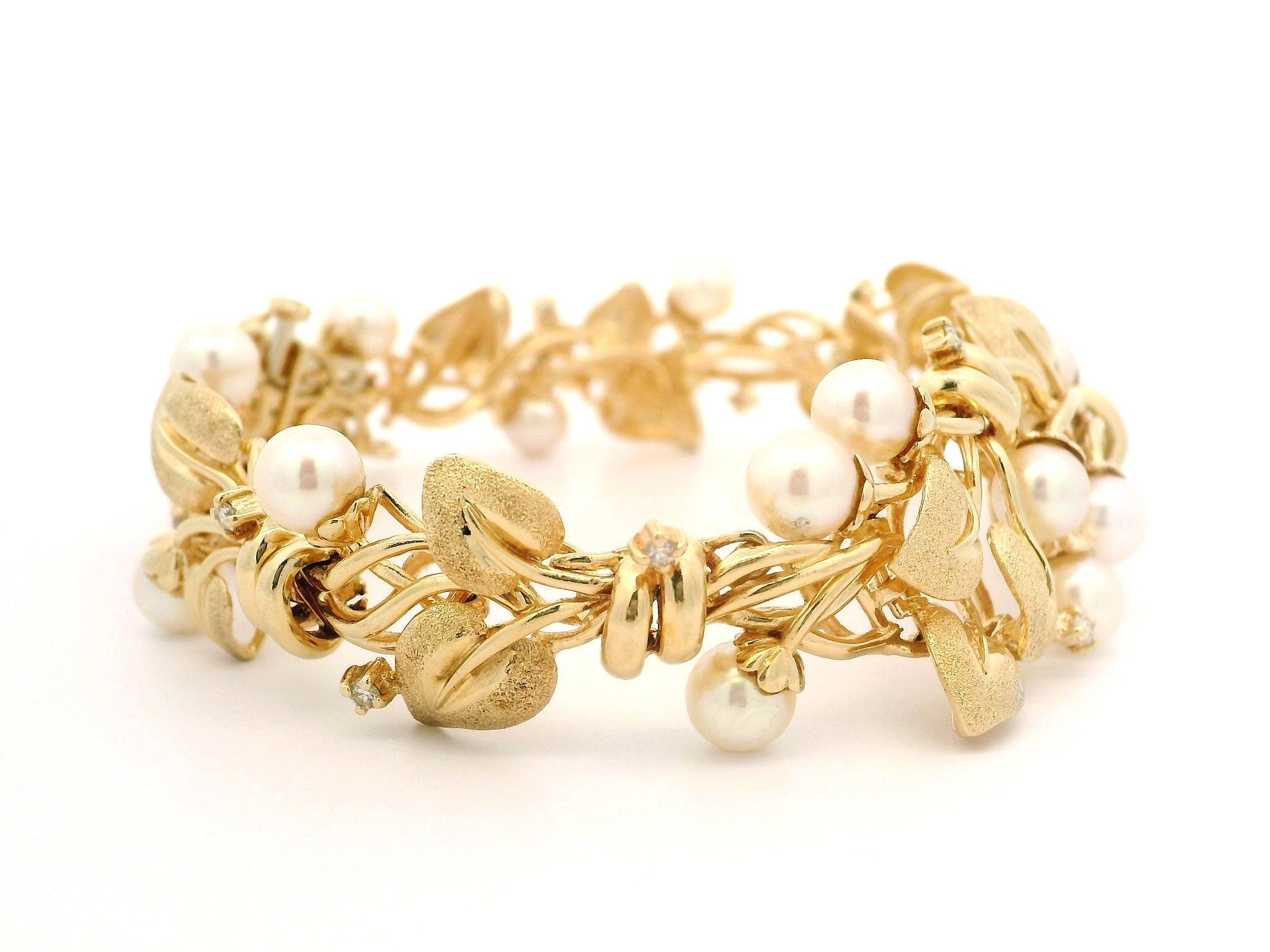 14k Yellow Gold Pearl & Diamond Detailed Textured Floral Foliage Link Bracelet For Sale 5