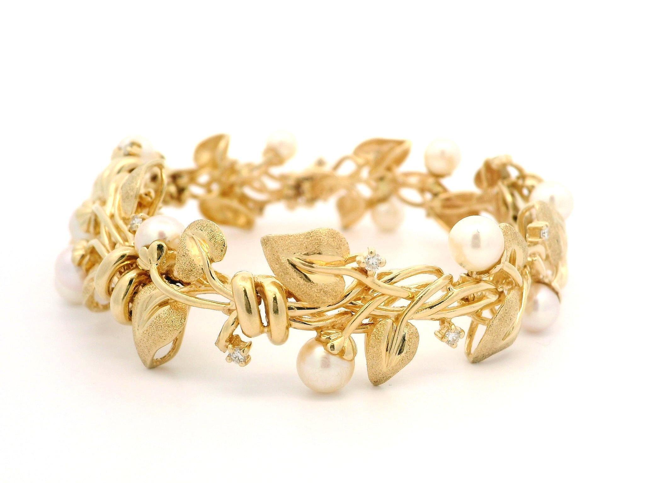 14k Yellow Gold Pearl & Diamond Detailed Textured Floral Foliage Link Bracelet For Sale 6