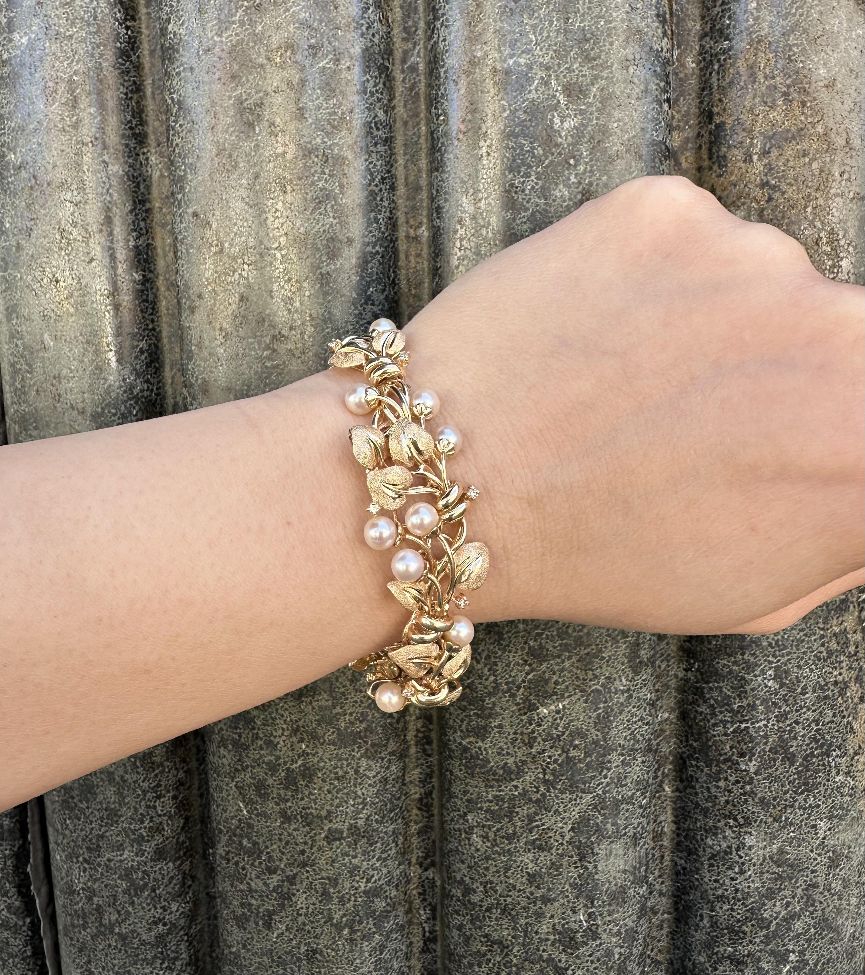 14k Yellow Gold Pearl & Diamond Detailed Textured Floral Foliage Link Bracelet In Excellent Condition For Sale In Montclair, NJ