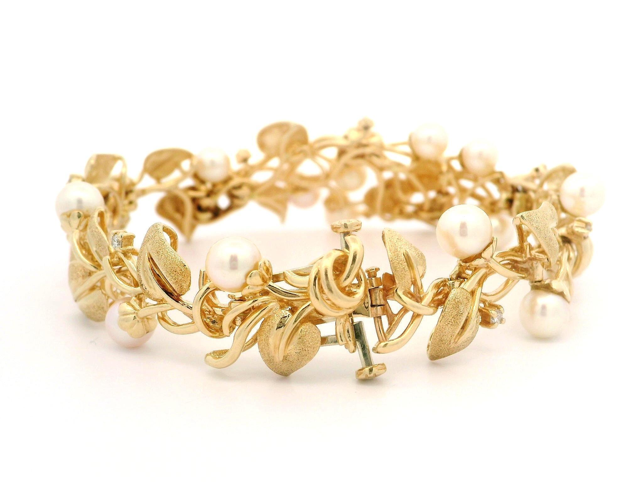 Women's 14k Yellow Gold Pearl & Diamond Detailed Textured Floral Foliage Link Bracelet For Sale