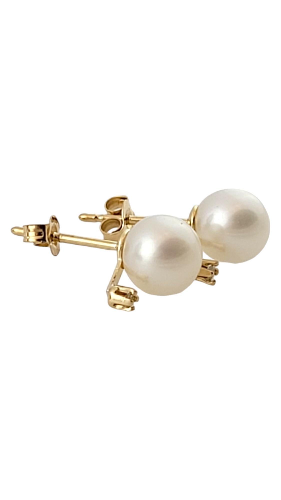 Vintage 14K Yellow Gold Pearl & Diamond Earrings

This gorgeous set of earrings feature 2 beautiful white pearls paired with 2 sparkling diamonds (one single cut, one round brilliant cut)!

Pearls: 6.22mm each

Approximate total diamond weight: .02
