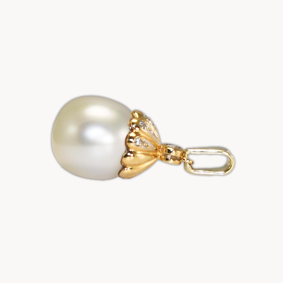 Round Cut 14K Yellow Gold Pearl & Diamond Pendant 4.7g For Sale