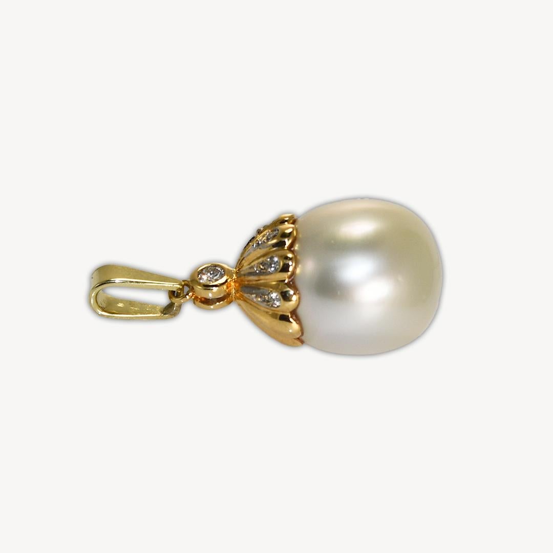 Women's or Men's 14K Yellow Gold Pearl & Diamond Pendant 4.7g For Sale