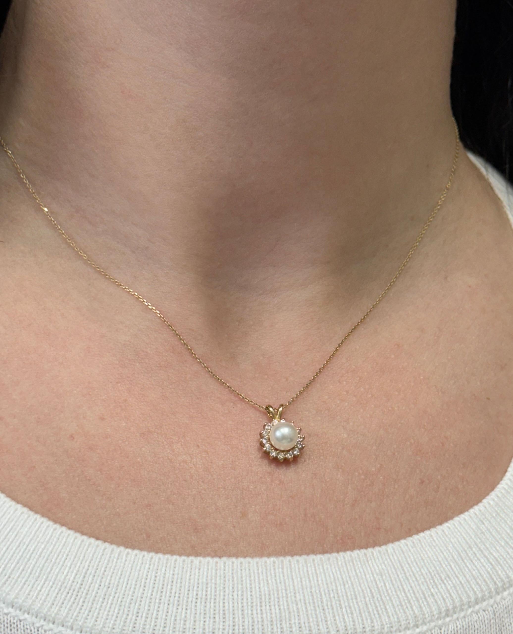 14K Yellow Gold Pearl & Diamond Pendant Necklace In Good Condition For Sale In Old Tappan, NJ