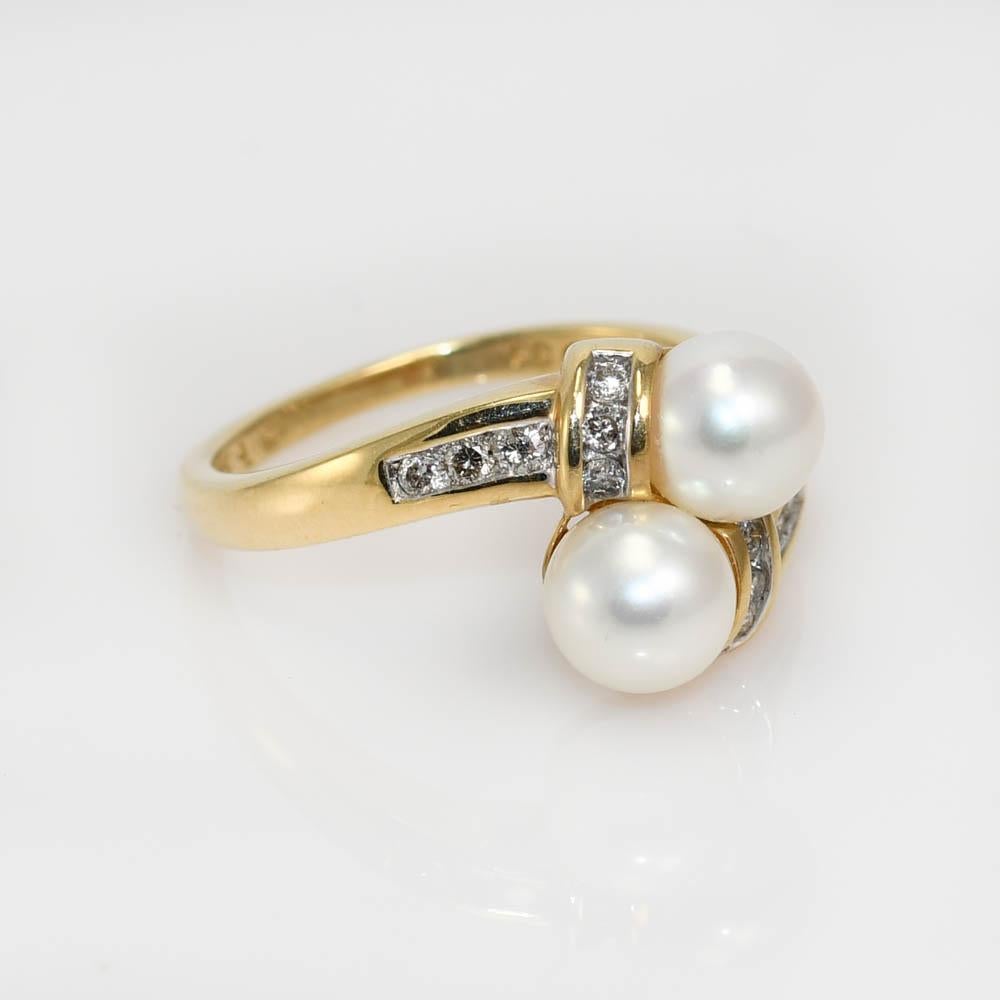 14k Yellow Gold Pearl and Diamond ring.

The Pearls are a light pinkish color 6.2mm, .10tdw of Round Brilliant Cuts.

Stamped 14k, weighs 3.3gr.

Size 7, can be sized up or down for additional fee.