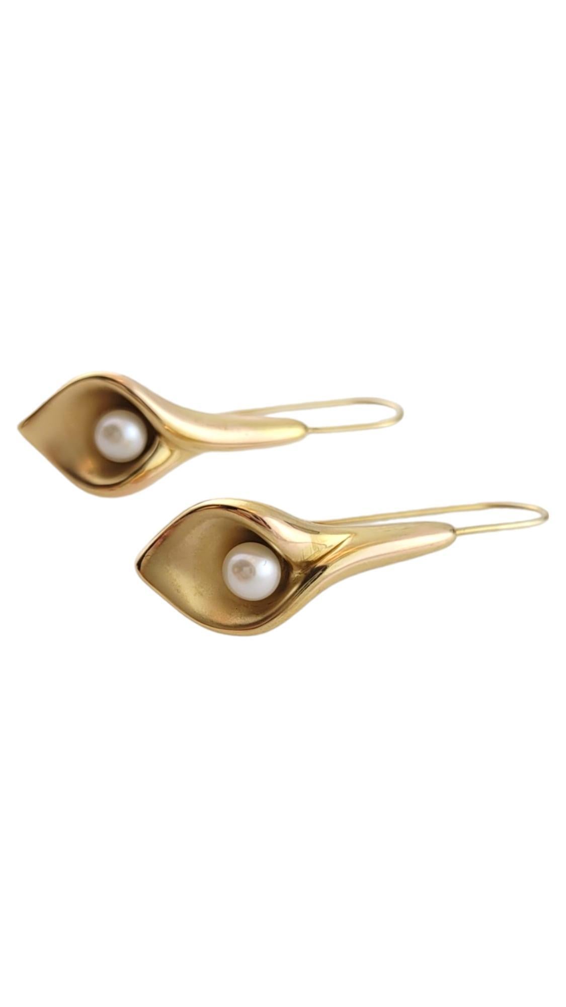 Vintage 14K Yellow Gold Pearl Drop Earrings

This breathtaking set of drop earrings in the shape of calla lilies are made from 14K yellow gold and feature 2 beautiful pearls!

Pearl size: 4.43mm each

Size: 35.35mm X 10.85mm X 6.05mm

Weight: 1.4