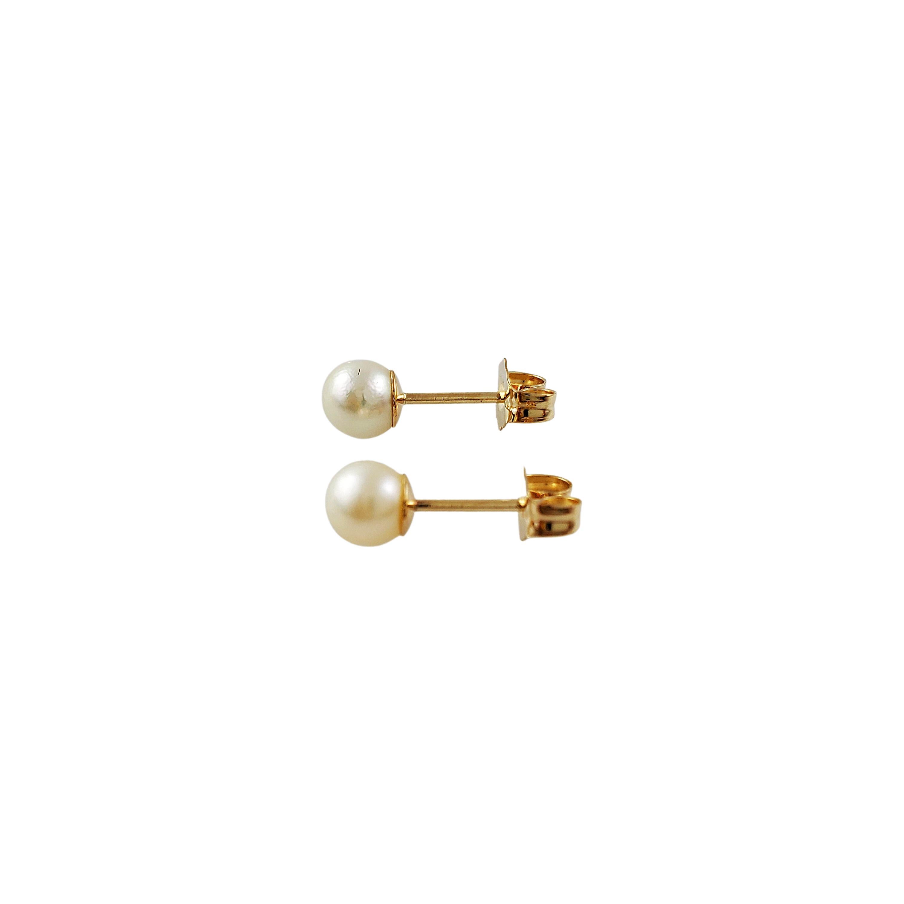 14K Yellow Gold Pearl Earrings

Beautiful classic pearl earrings with 14K yellow gold stem and backs.

Pearl: 5mm each

Weight: 0.4dwt / 0.7 gr

Stem tested 14K

Backs marked 14K

Very good condition, professionally polished.

Will come packaged in