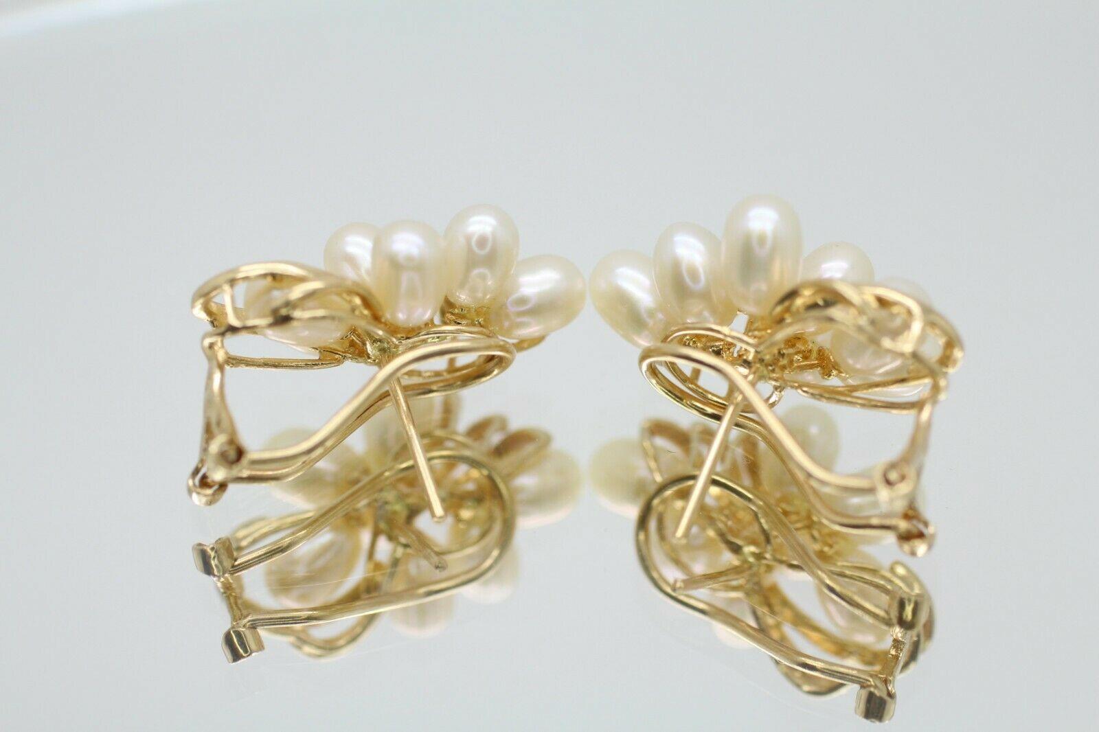  14k yellow gold pearl earrings with diamonds 0.03ctw that crafted in 14 carat yellow gold.  
Specifications:
    type: PEARL EARRINGS
    metal: yellow gold
    purity: 14k
    LENGTH: 22.05 Mm
    WIDTH: 14.84 mm
    weight: 4.00 gr
