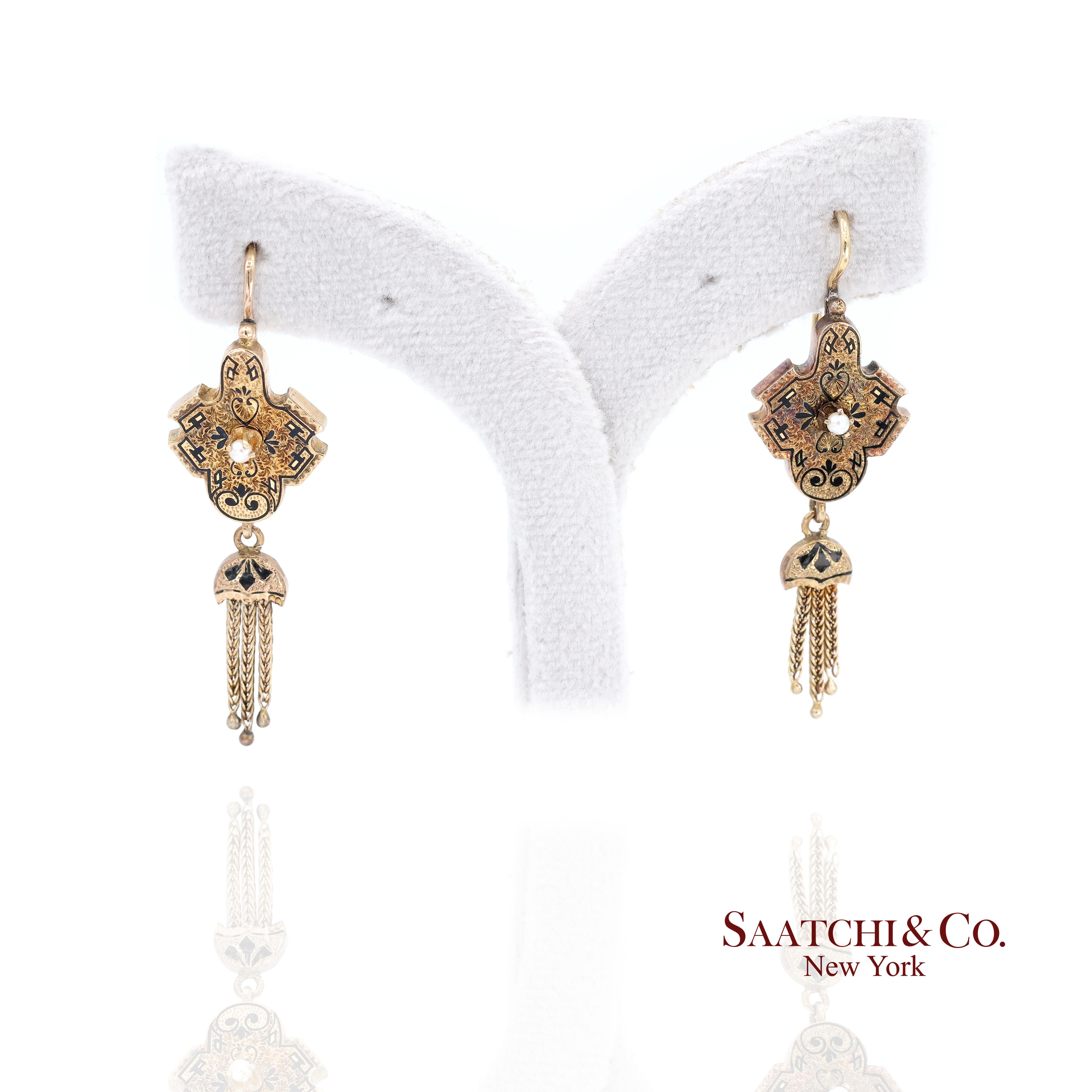 14K Yellow Gold Pearl Enamel Dangling Earring In Excellent Condition For Sale In New York, NY
