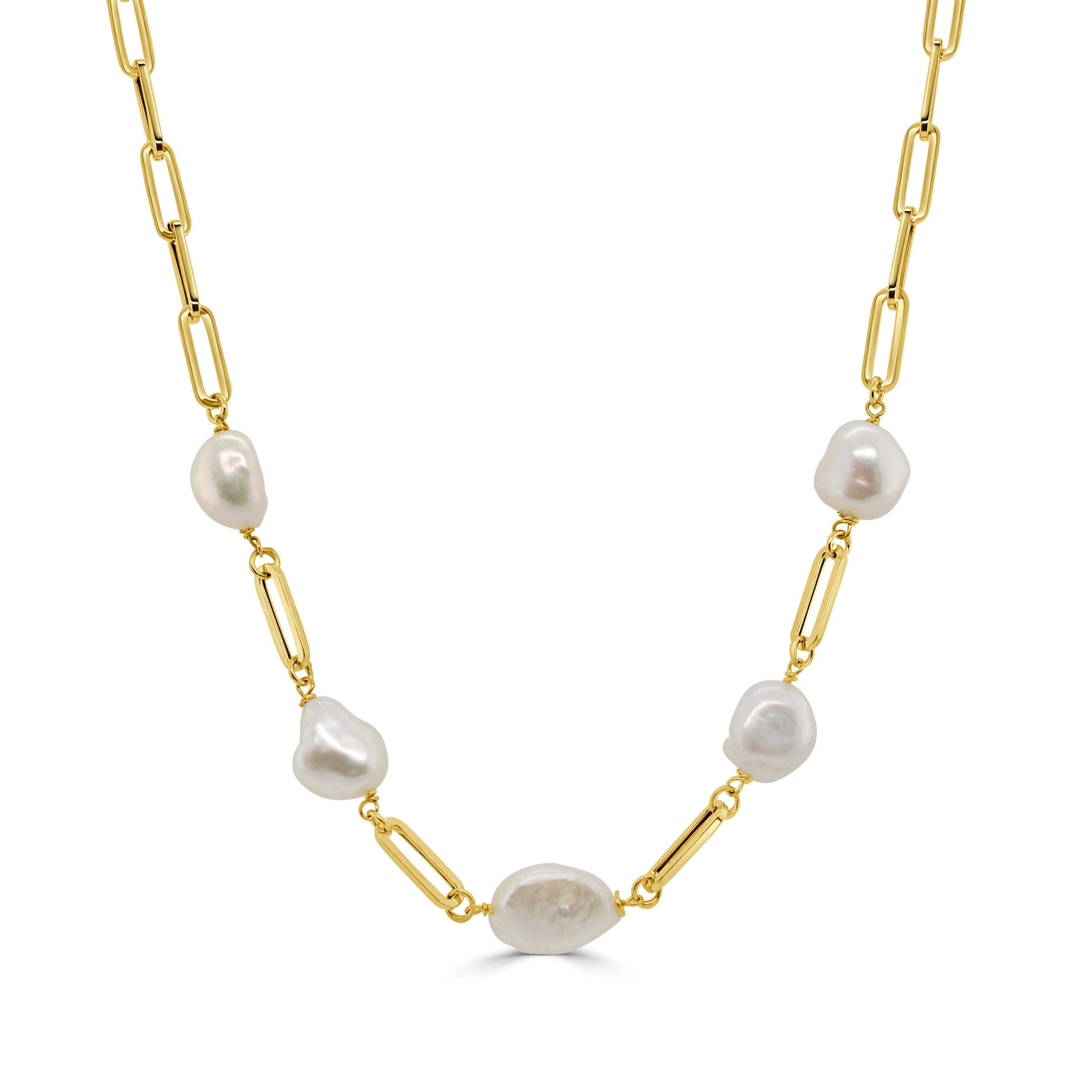Magnifique collier à maillons en or jaune 14K avec 5 perles. Fermeture avec un homard. Fabriquées en Italie. Habillez-vous selon la tendance et soyez fabuleux avec ce magnifique collier. C'est le cadeau idéal !