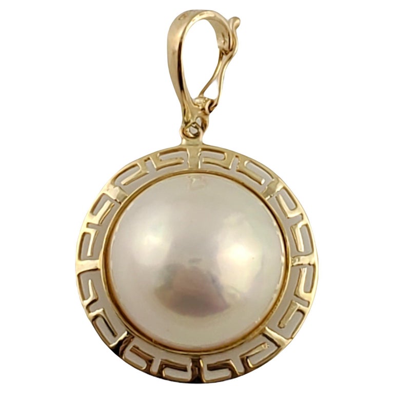 14K Yellow Gold Pearl Pendant For Sale at 1stDibs
