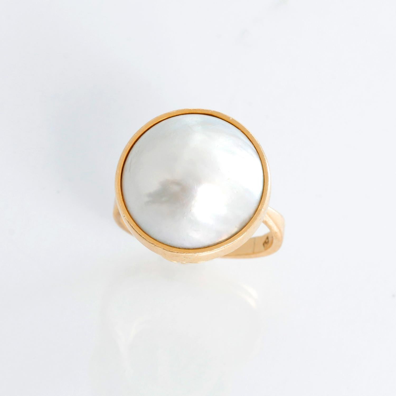 Women's 14K Yellow Gold Pearl Ring Size 7 For Sale