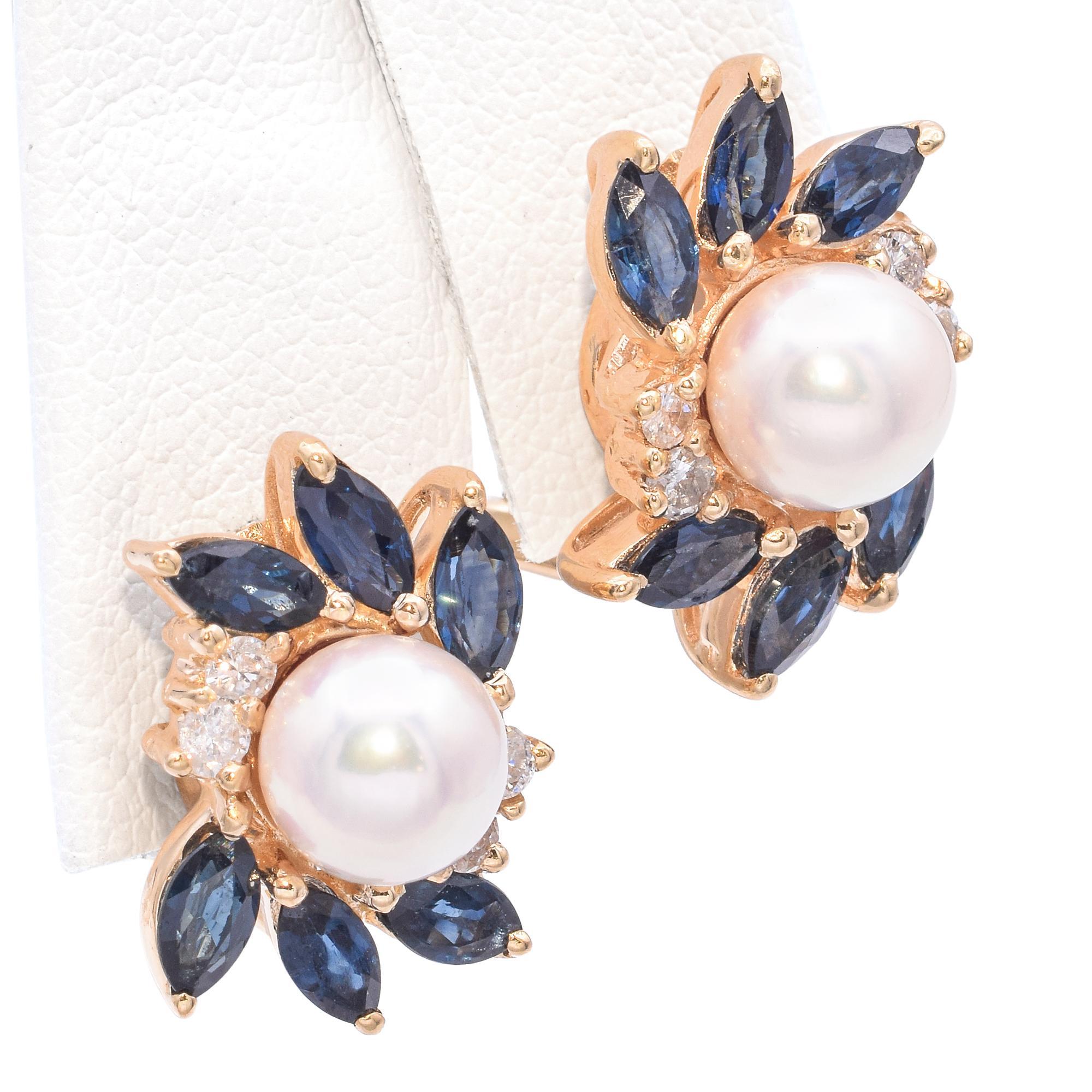 Boucles d'oreilles Omega en or jaune 14k avec perles, saphirs et diamants Bon état - En vente à New York, NY