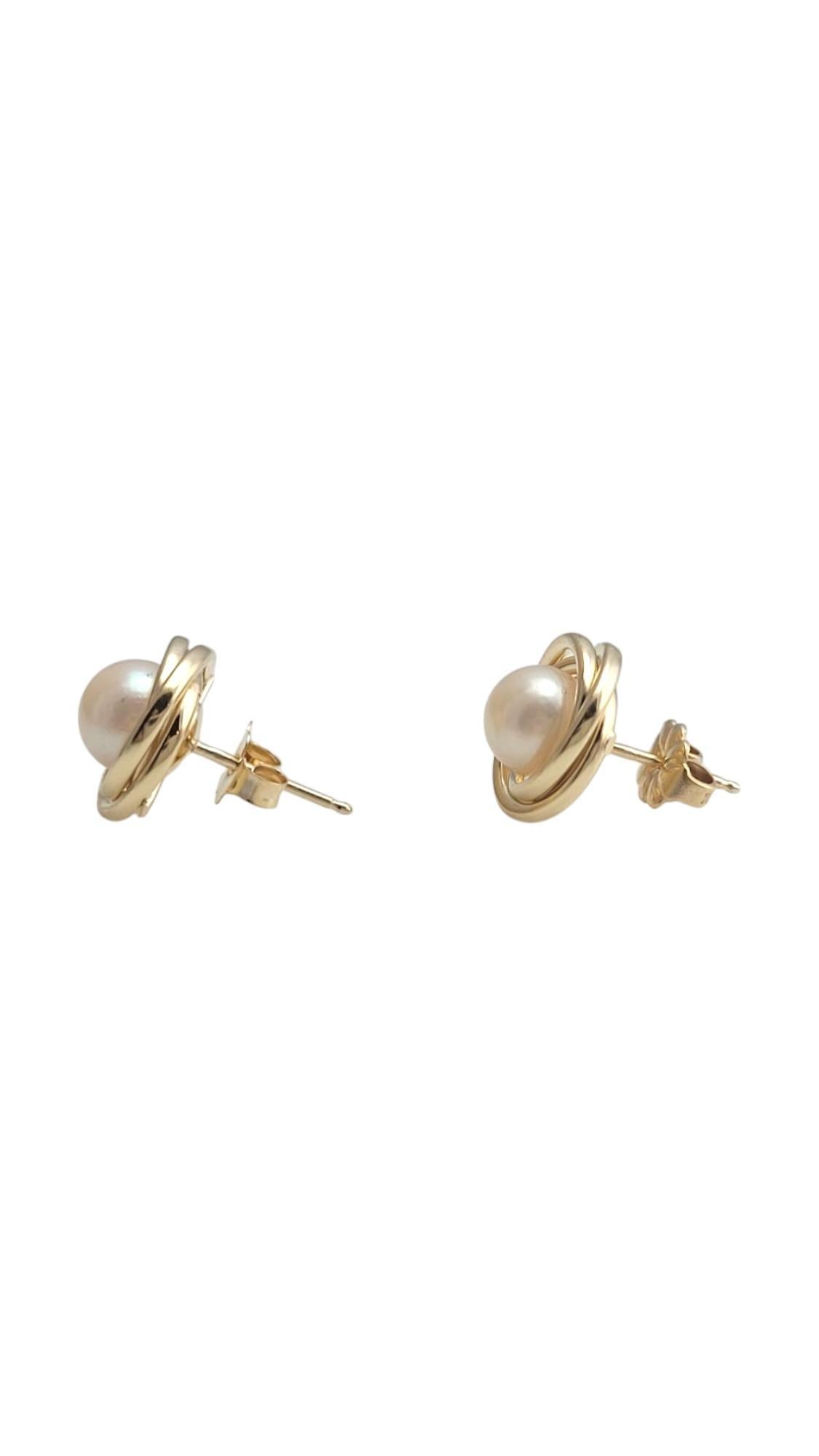 14K Yellow Gold Pearl Stud Button Earrings

These meticulously detailed stud earrings feature a pearl in the center of a 14K yellow gold design. These timeless earrings are perfect for any occasion.

Hallmark: 14K

Weight: 2.1 g / 1.36 dwt.

Size: