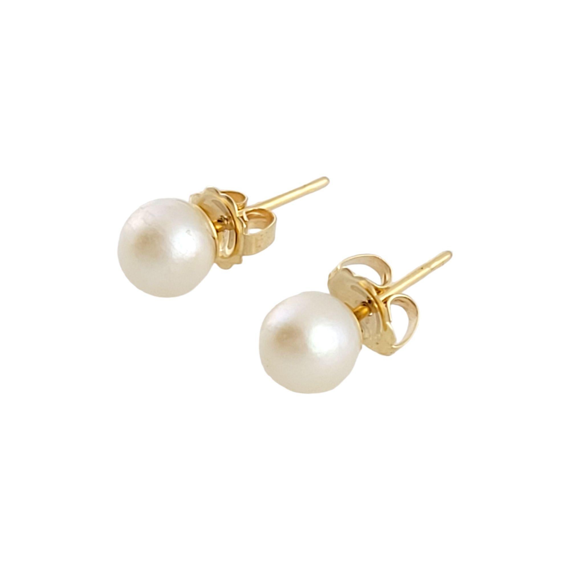 Vintage 14K Yellow Gold Pearl Studs

Gorgeous pearl studs on 14K yellow gold posts and backings!

Pearls: 6mm

Weight: 0.9 g/ 0.5 dwt

Tested 14K

Very good condition, professionally polished.

Will come packaged in a gift box or pouch (when