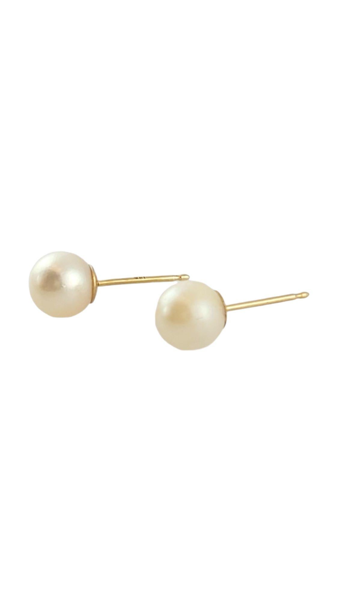Gorgeous set of pearl stud earrings!

Pearl size: 6.3mm

Weight: 0.84 g/ 0.5 dwt

Hallmark: 14K

Very good condition, professionally polished.

Will come packaged in a gift box or pouch (when possible) and will be shipped U.S. Priority Mail