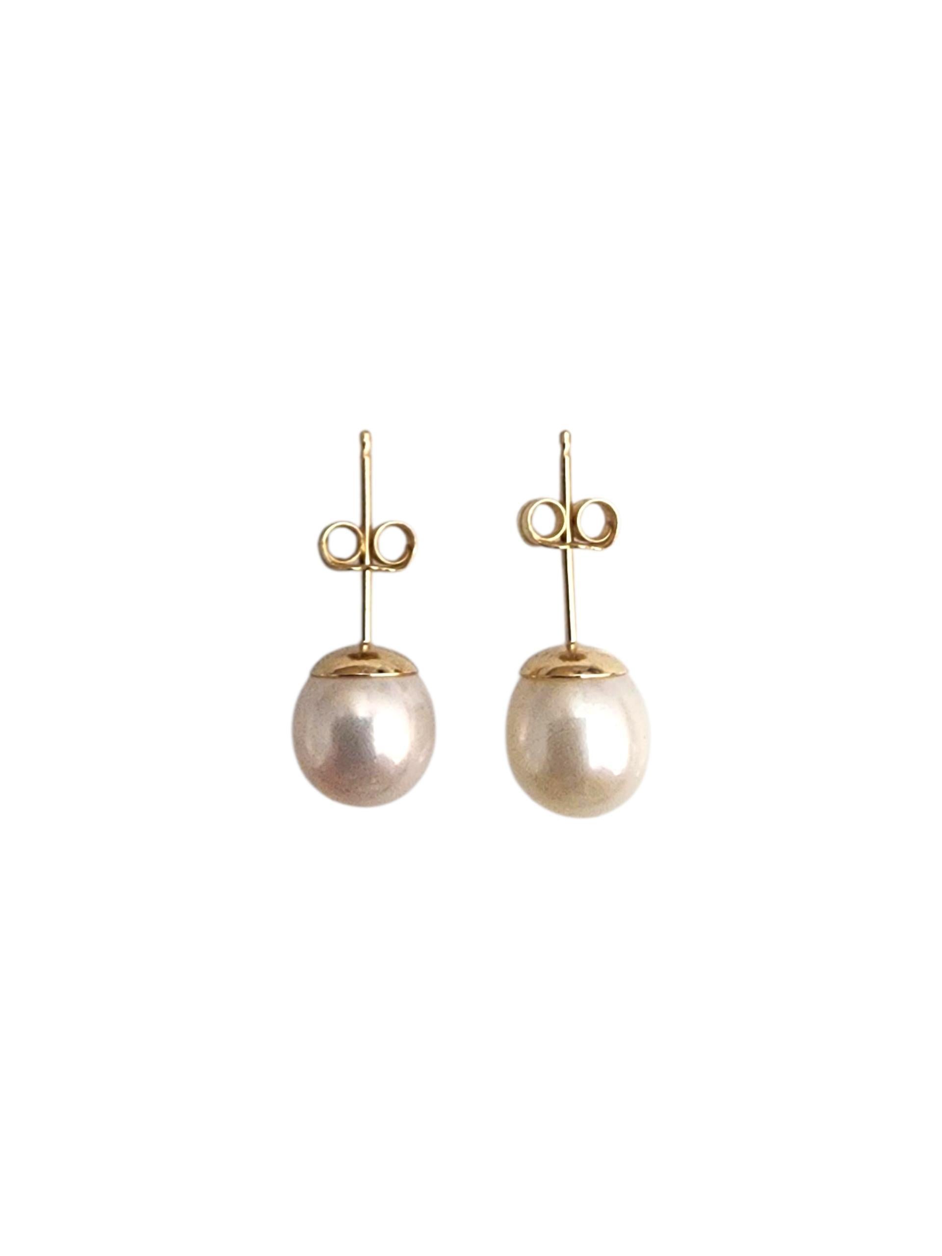 14K Yellow Gold Pearl Stud Earrings #22888 In Good Condition For Sale In Washington Depot, CT