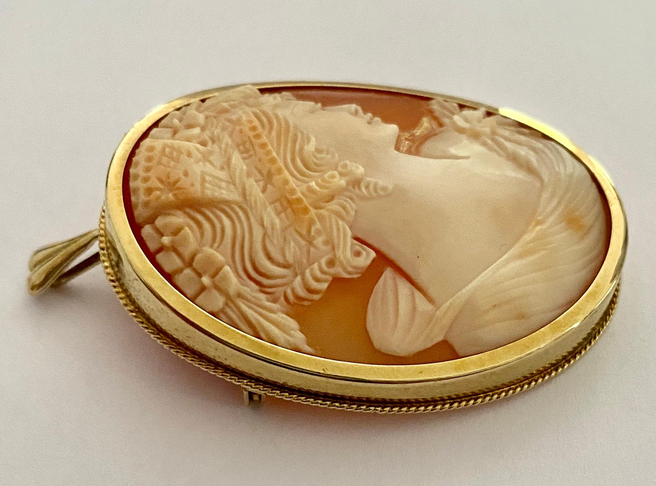 Modern 14K Yellow Gold Pendant/Brooch with Natural Mother of Pearl, Netherlands, 1960