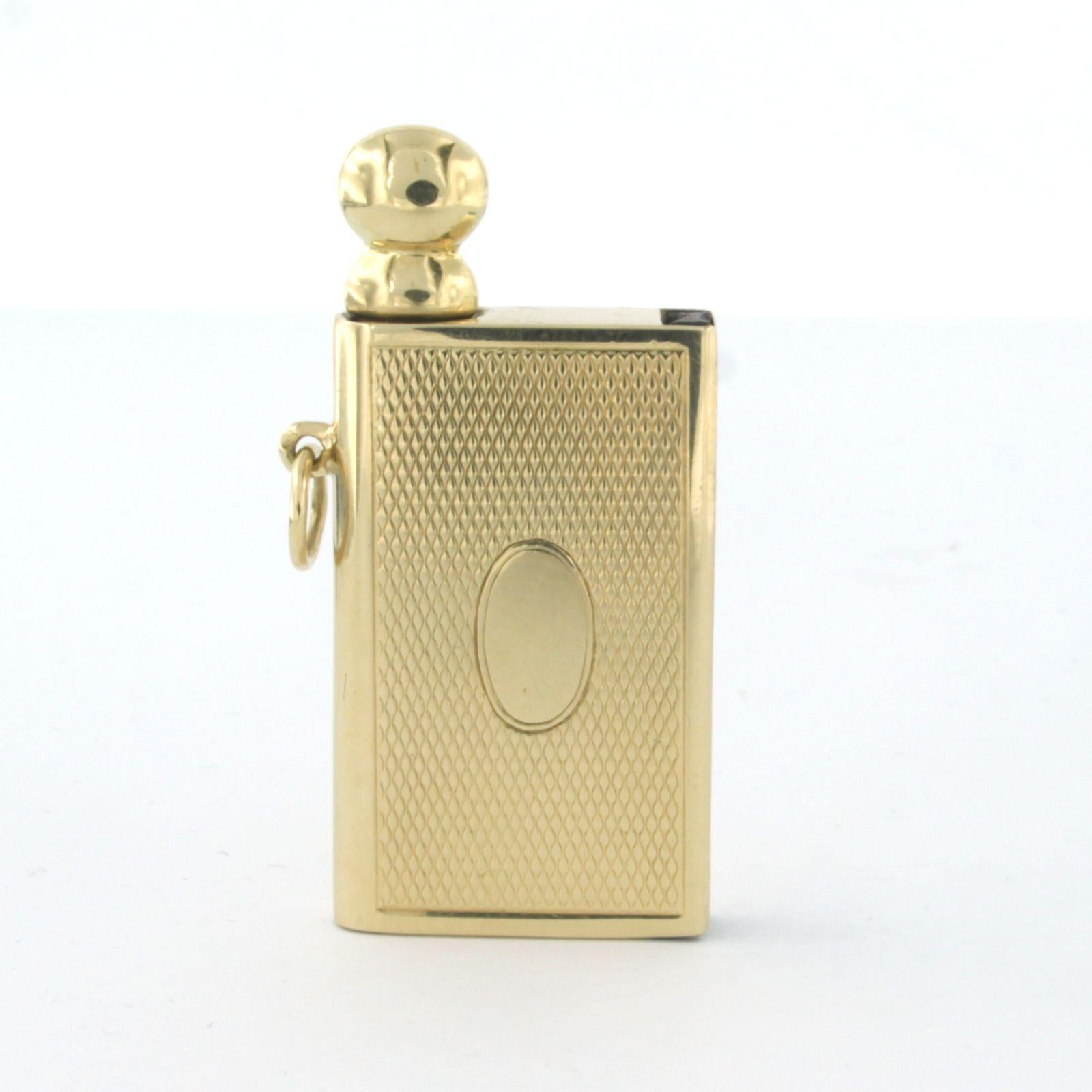 Pendentif en or jaune 14k en forme de tabatière

description détaillée

la taille du pendentif est de 4,0 cm de long par 1,9 cm de large

poids 10,3 grammes

le pendentif est en bon état

Poinçon présent, garanti or 14k

Traitement : Si vous êtes le
