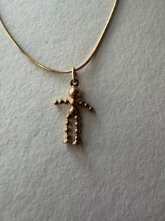 Anhänger aus 14-karätigem Gelbgold mit einer fröhlichen, beweglichen Figur, deren Arme und Beine sich bewegen lassen