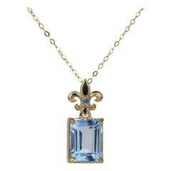 14k Yellow Gold Pendant with a Central Topaz and Diamond