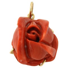 Antique 14k yellow gold pendant with a coral in the shape of a rose head - 13.7 grams