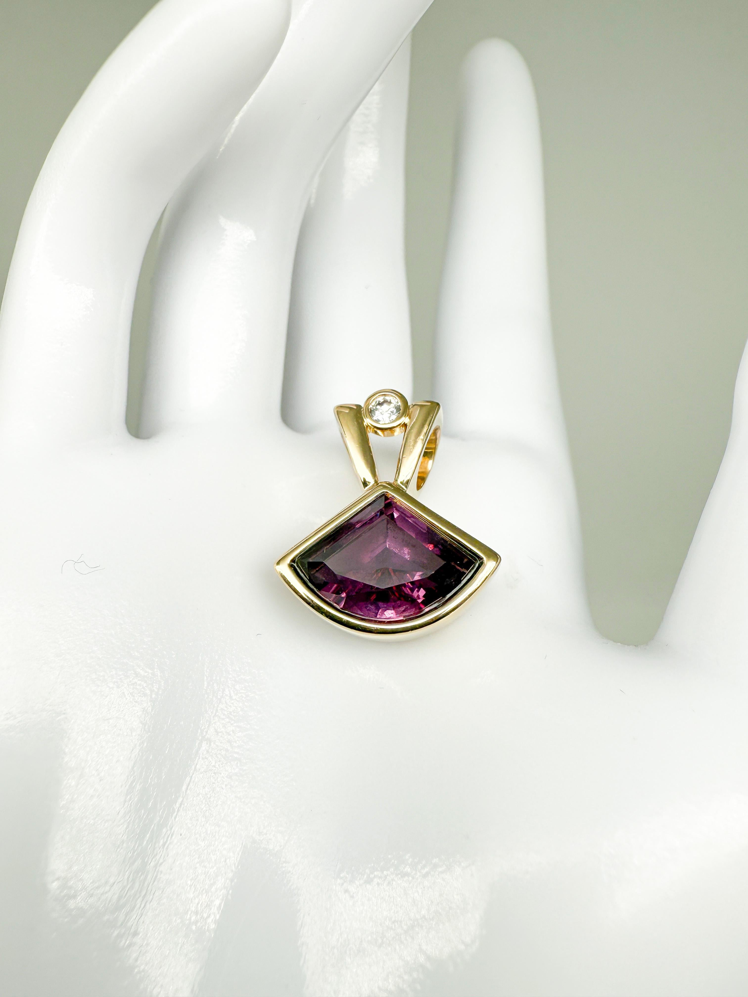 Taglio brillante 14K yellow gold pendant with amethyst and diamonds; certificate included in vendita