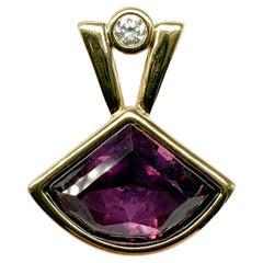 14K yellow gold pendant with amethyst and diamonds; certificate included